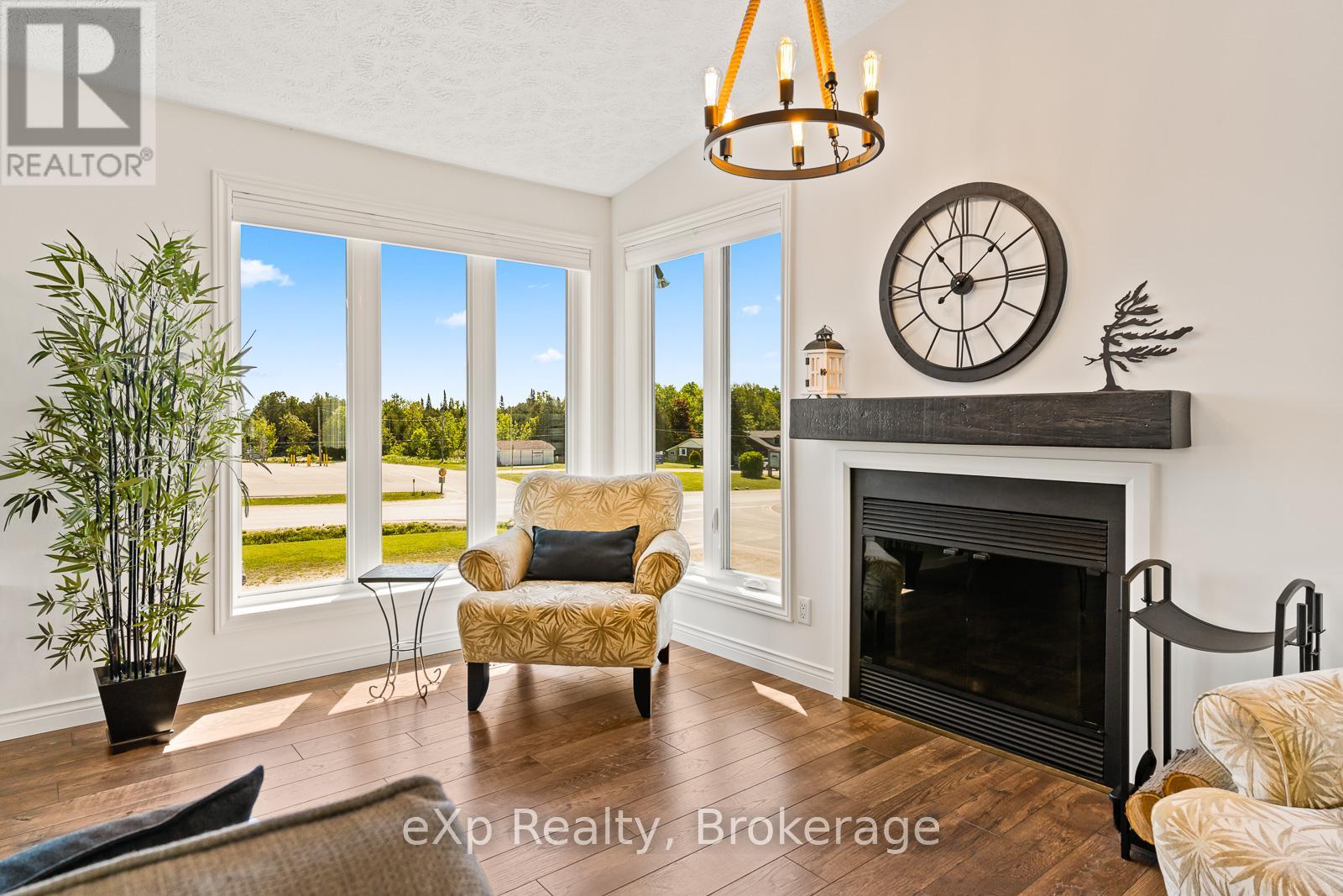 900 Berford Street, South Bruce Peninsula, Ontario N0H 2T0 - Photo 9 - X12934088