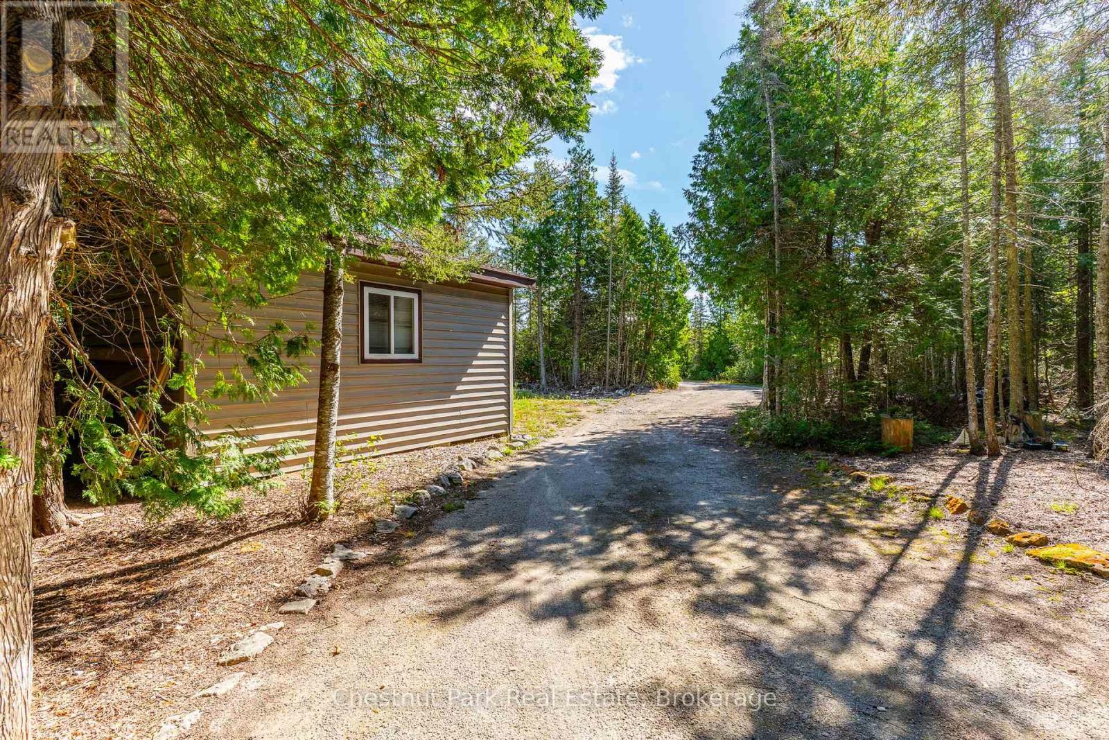 139 Huron Drive, Northern Bruce Peninsula, Ontario N0H 2R0 - Photo 5 - X12935108