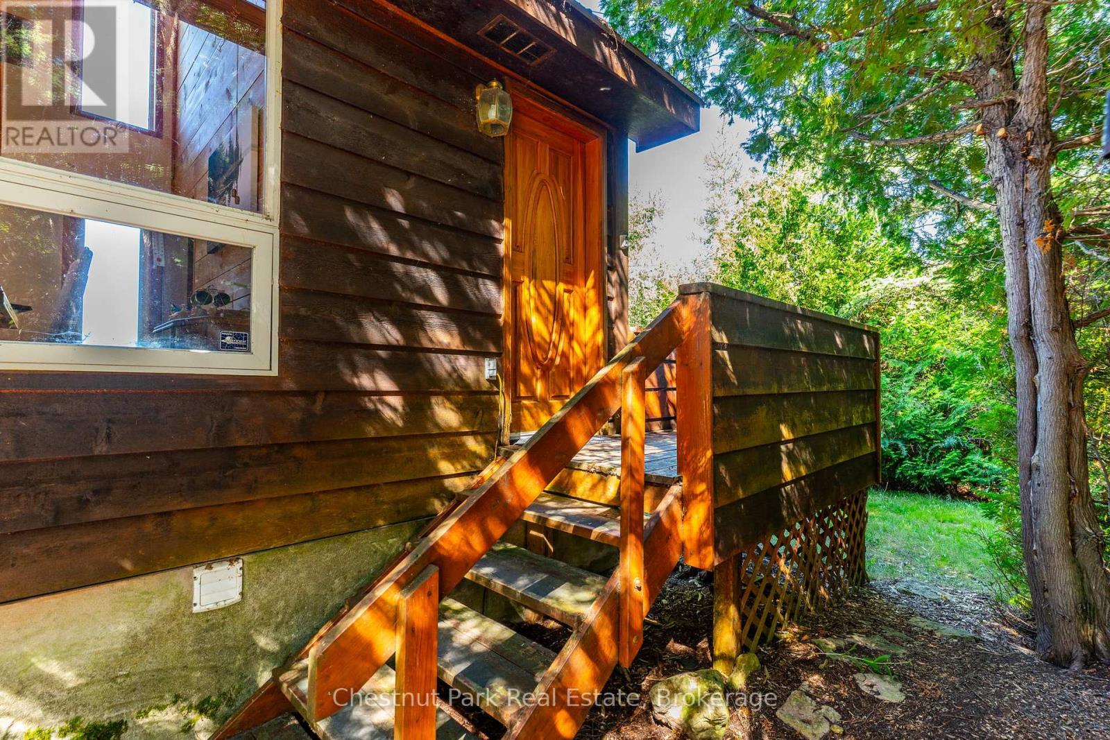 139 Huron Drive, Northern Bruce Peninsula, Ontario N0H 2R0 - Photo 6 - X12935108