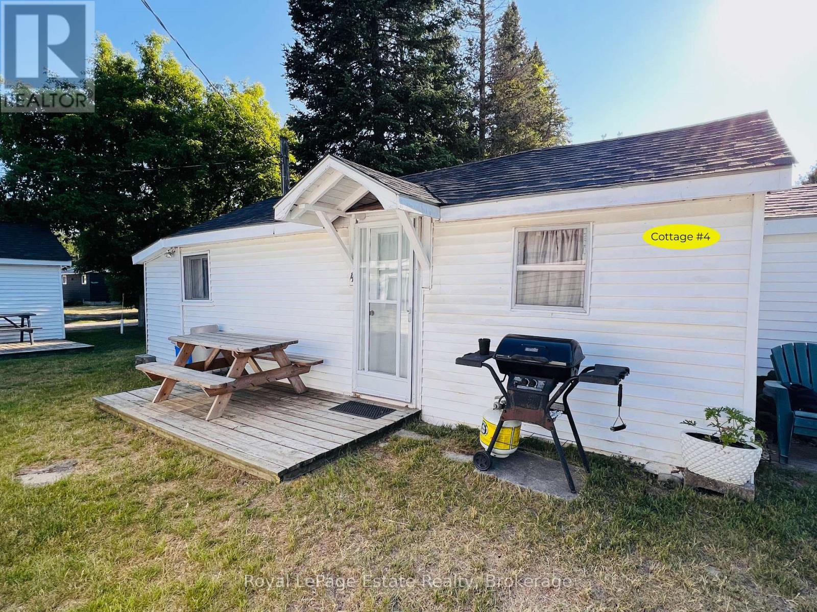 104 Third Avenue N, South Bruce Peninsula, Ontario N0H 2G0 - Photo 5 - X12936592