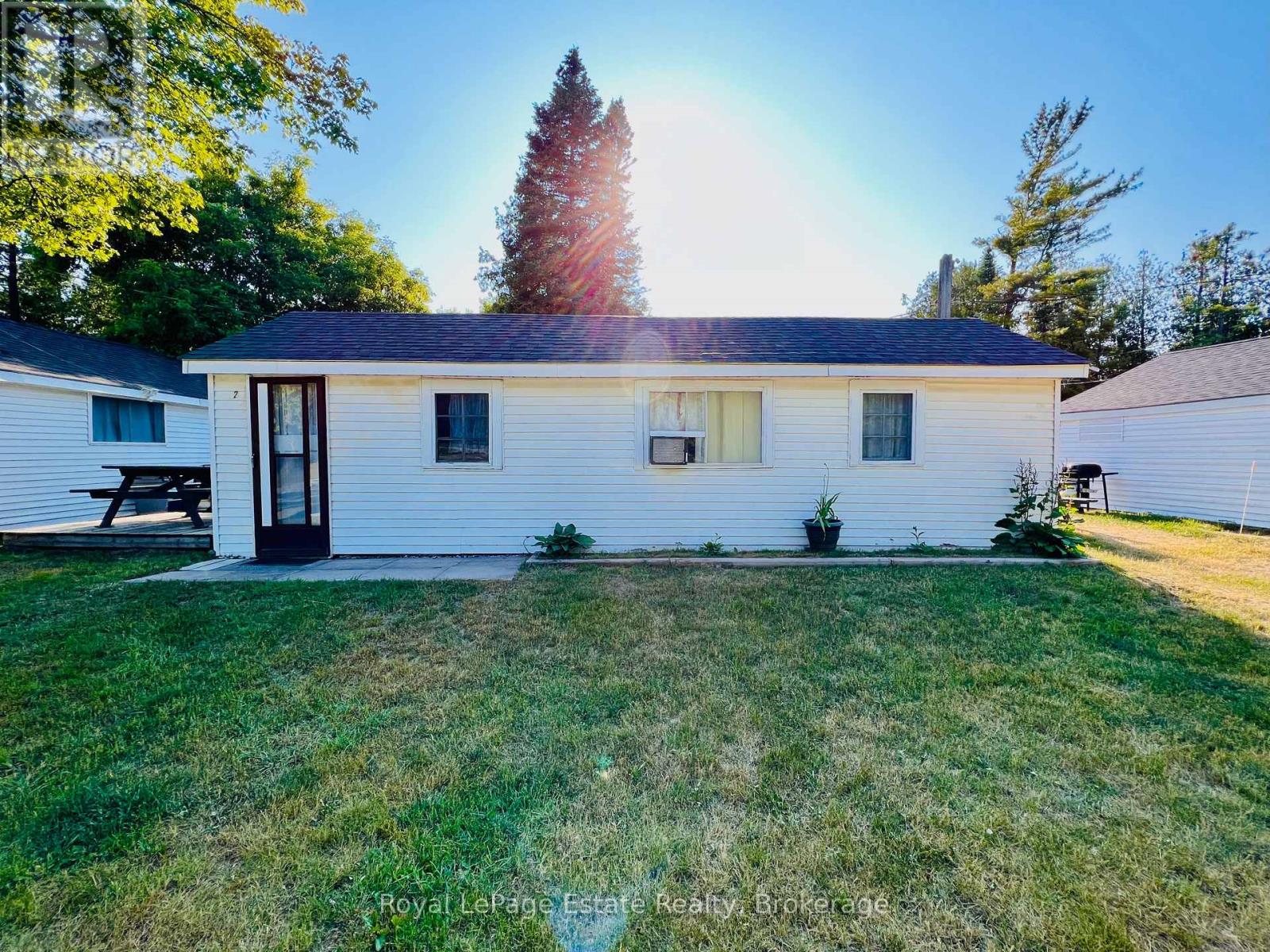 104 Third Avenue N, South Bruce Peninsula, Ontario N0H 2G0 - Photo 7 - X12936592