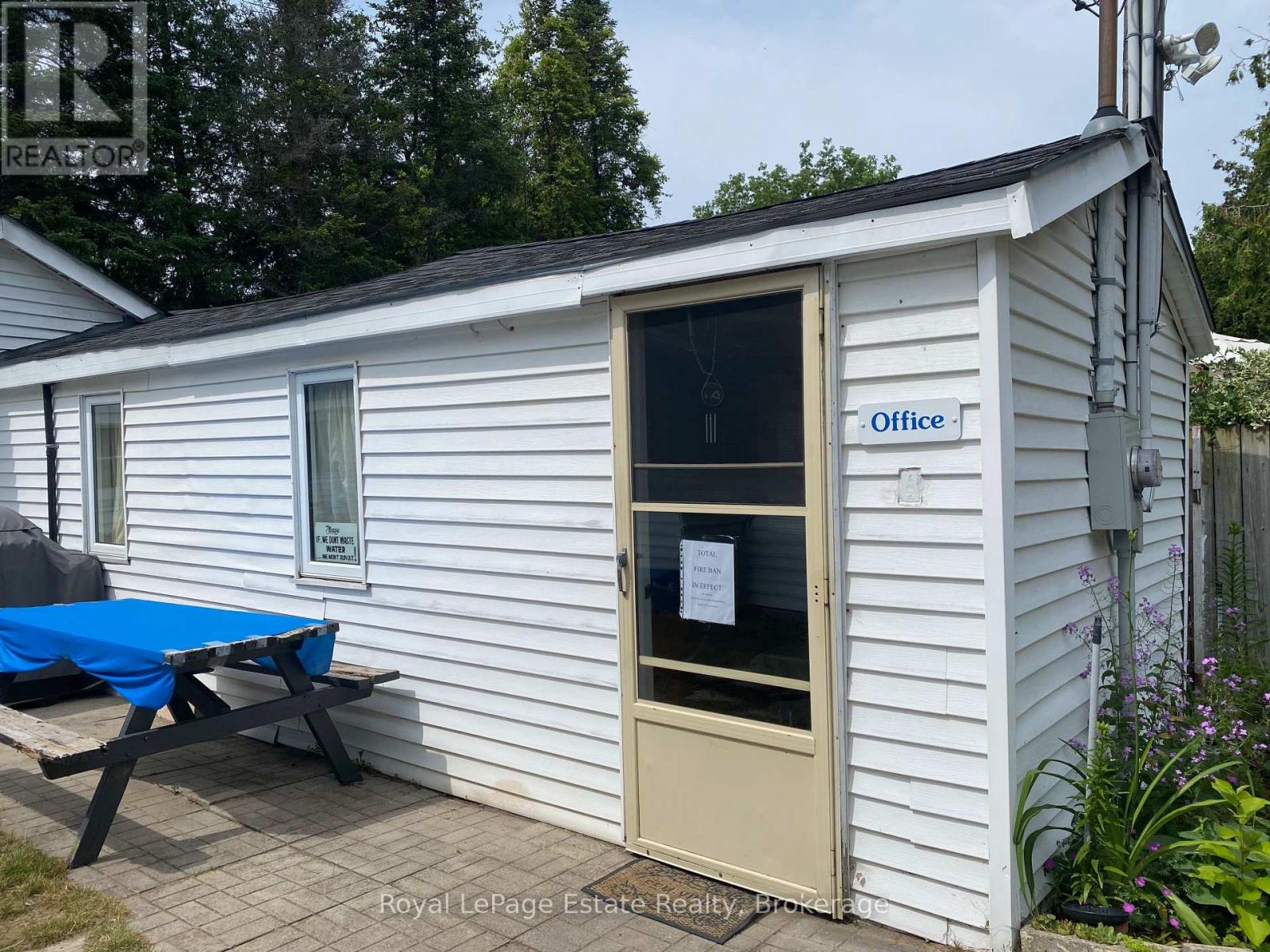 104 Third Avenue N, South Bruce Peninsula, Ontario N0H 2G0 - Photo 9 - X12936592