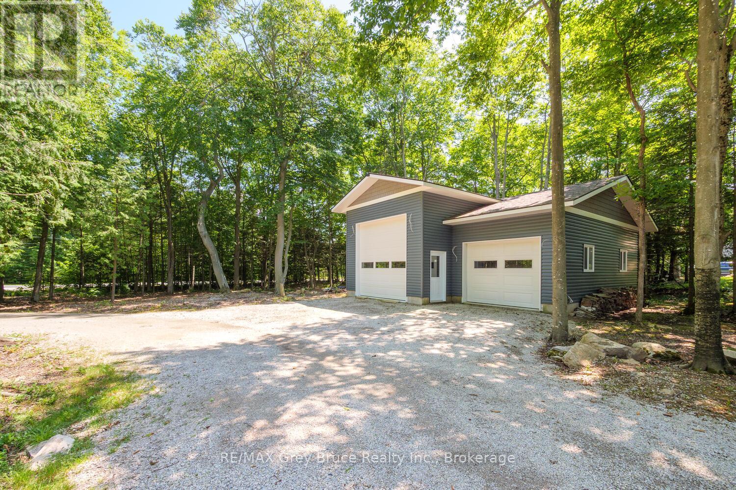 110 Maple Golf Crescent, Northern Bruce Peninsula, Ontario N0H 2R0 - Photo 2 - X12937998