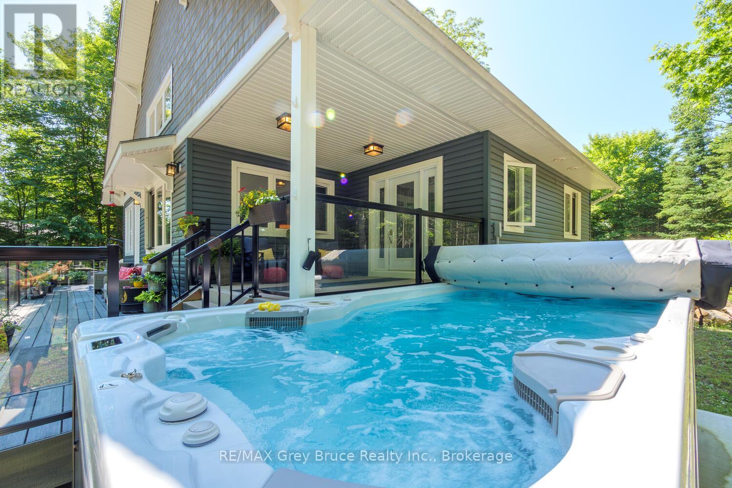 110 Maple Golf Crescent, Northern Bruce Peninsula, Ontario N0H 2R0 - Photo 8 - X12937998