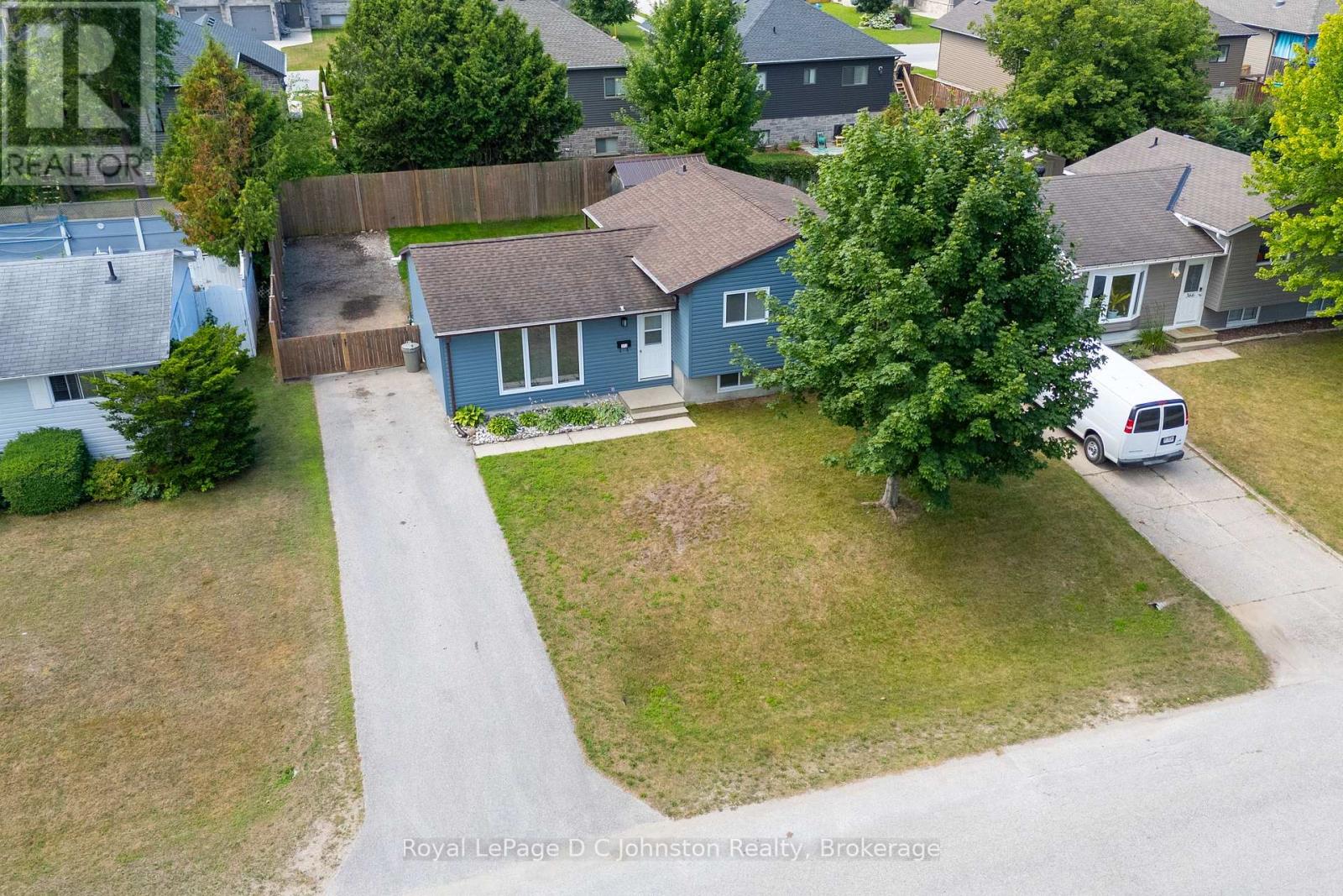 372 Provincial Street, Saugeen Shores, Ontario N0H 2C1 - Photo 2 - X12940472