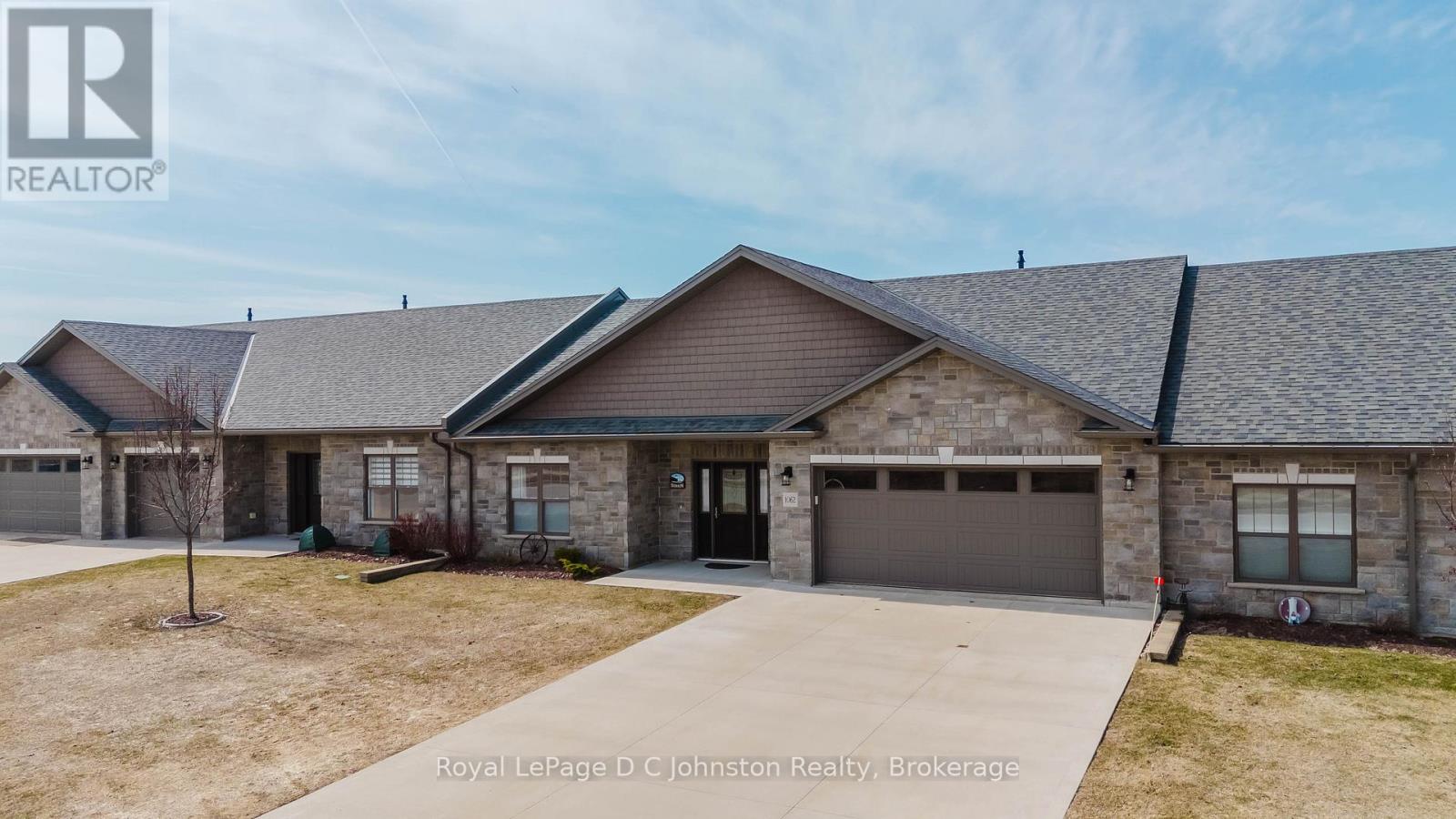 1062 Waterloo Street, Saugeen Shores, Ontario N0H 2C3 - Photo 2 - X12941452