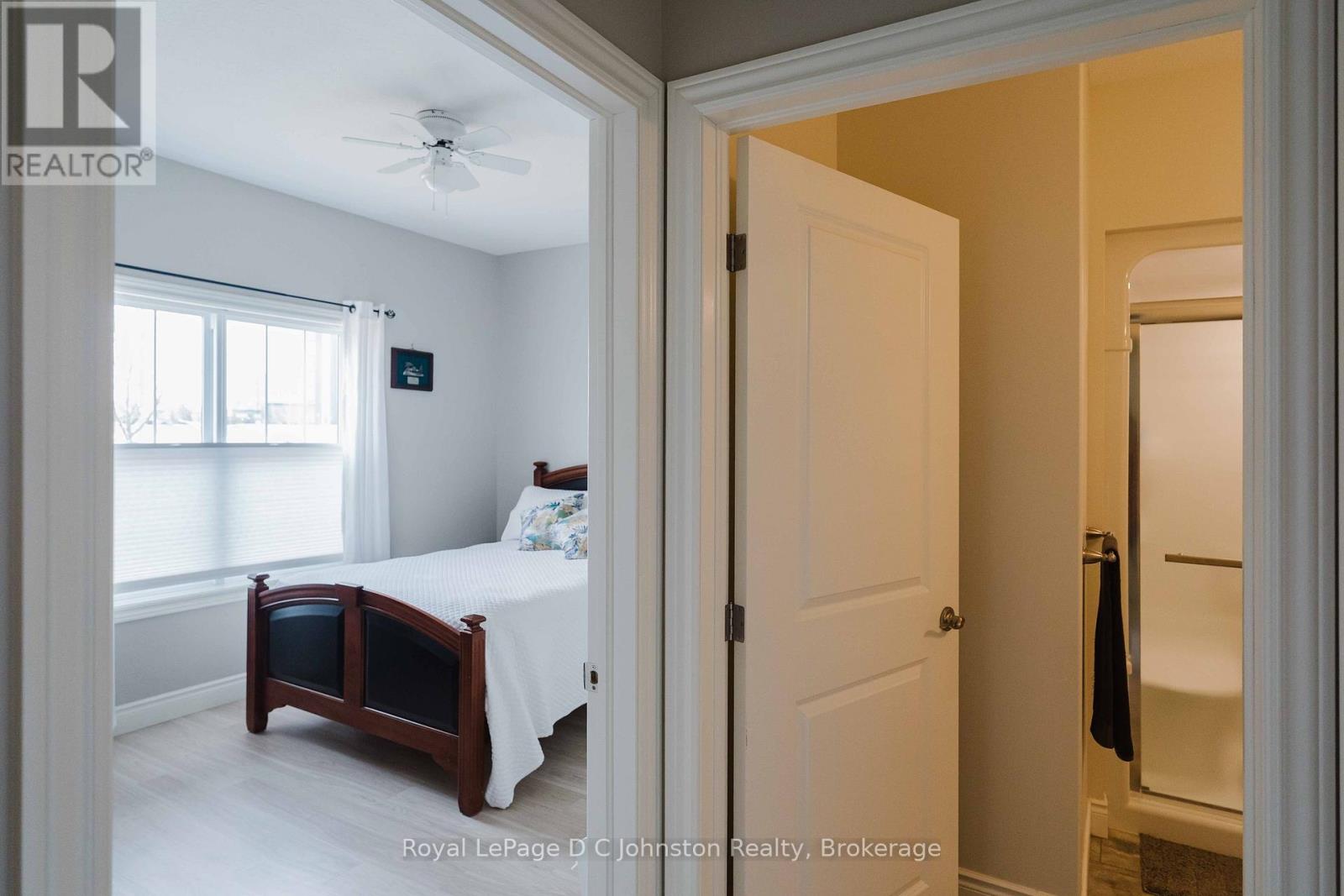 1062 Waterloo Street, Saugeen Shores, Ontario N0H 2C3 - Photo 4 - X12941452