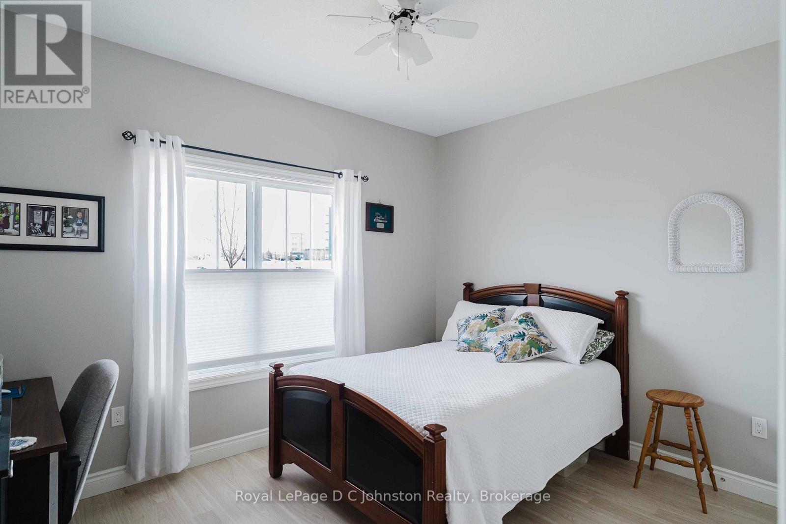 1062 Waterloo Street, Saugeen Shores, Ontario N0H 2C3 - Photo 5 - X12941452