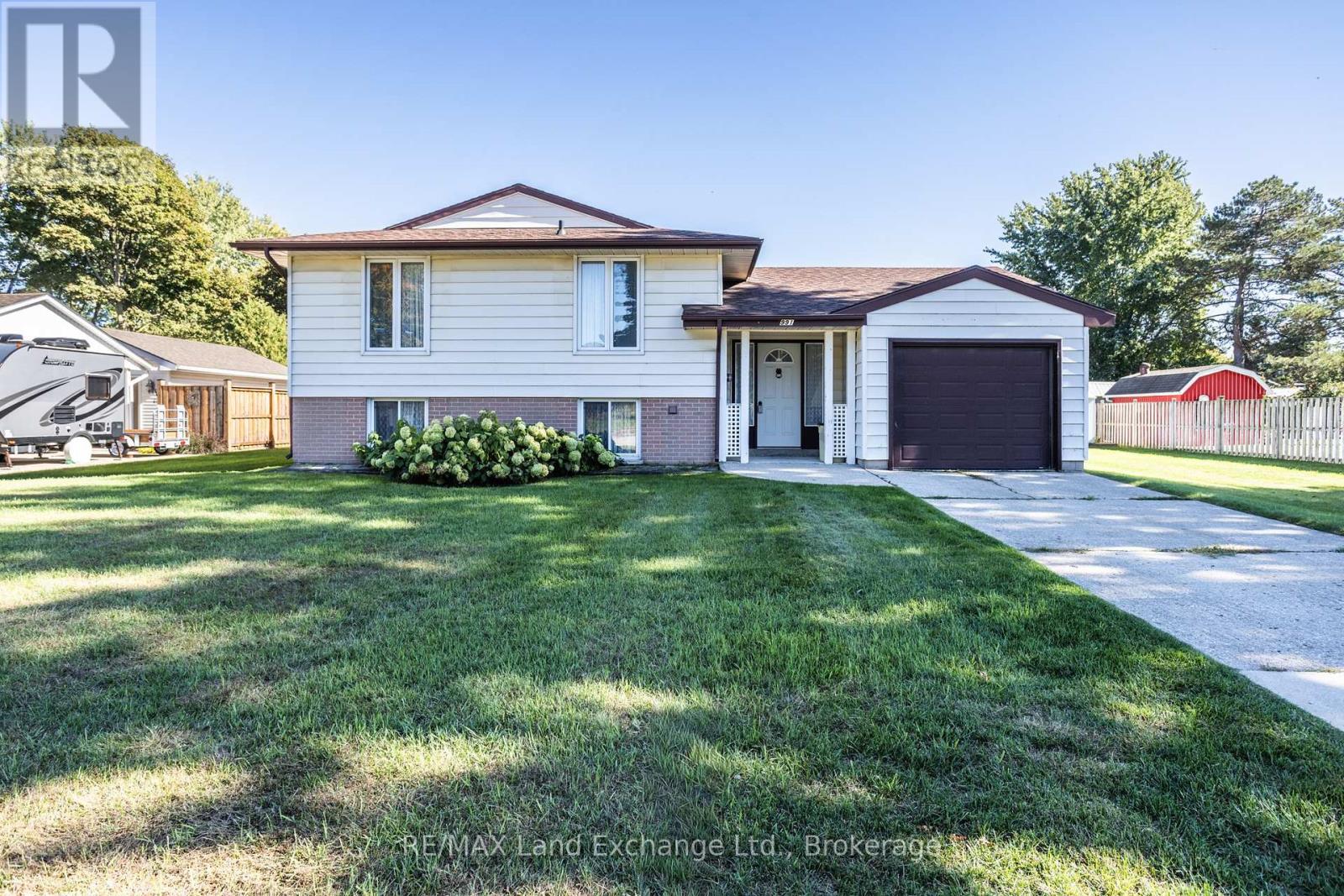 991 Bricker Street N, Saugeen Shores, Ontario N0H 2C3 - Photo 2 - X12948030