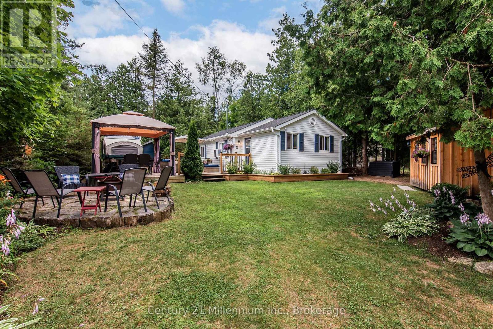2 Hamilton Place, South Bruce Peninsula, Ontario N0H 2G0 - Photo 1 - X12950714