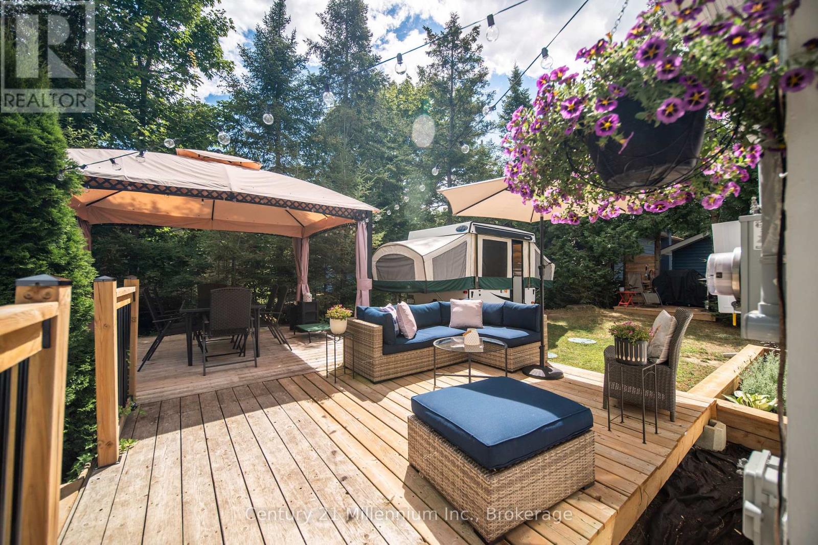 2 Hamilton Place, South Bruce Peninsula, Ontario N0H 2G0 - Photo 4 - X12950714