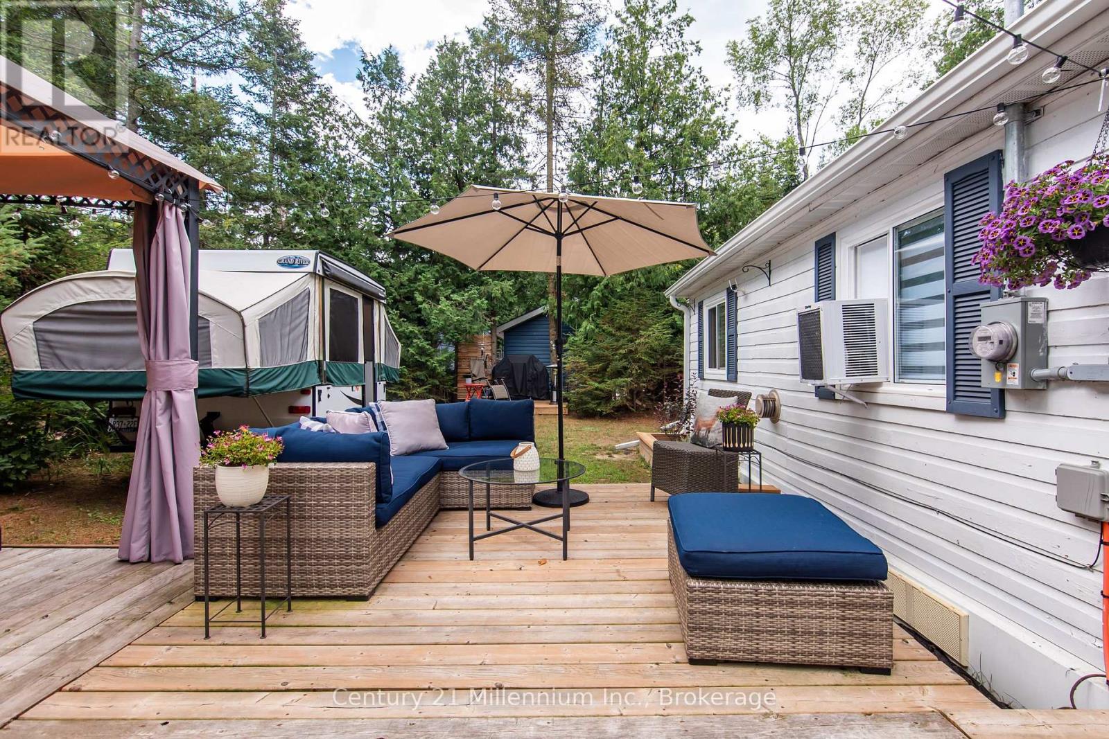 2 Hamilton Place, South Bruce Peninsula, Ontario N0H 2G0 - Photo 5 - X12950714