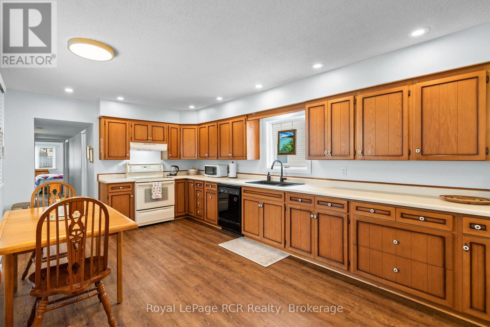 496 Brown Street N, South Bruce Peninsula, Ontario N0H 2T0 - Photo 7 - X12952242