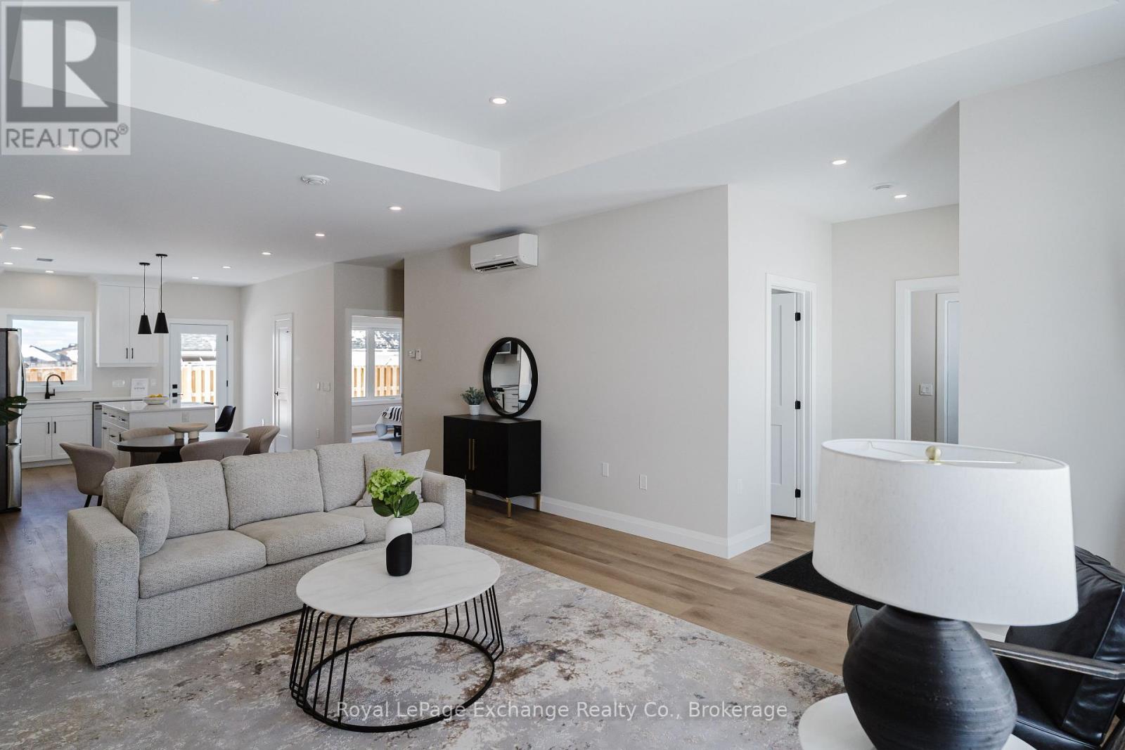 44 - 1071 Waterloo Street N, Saugeen Shores, Ontario N0H 2C3 - Photo 4 - X12952774
