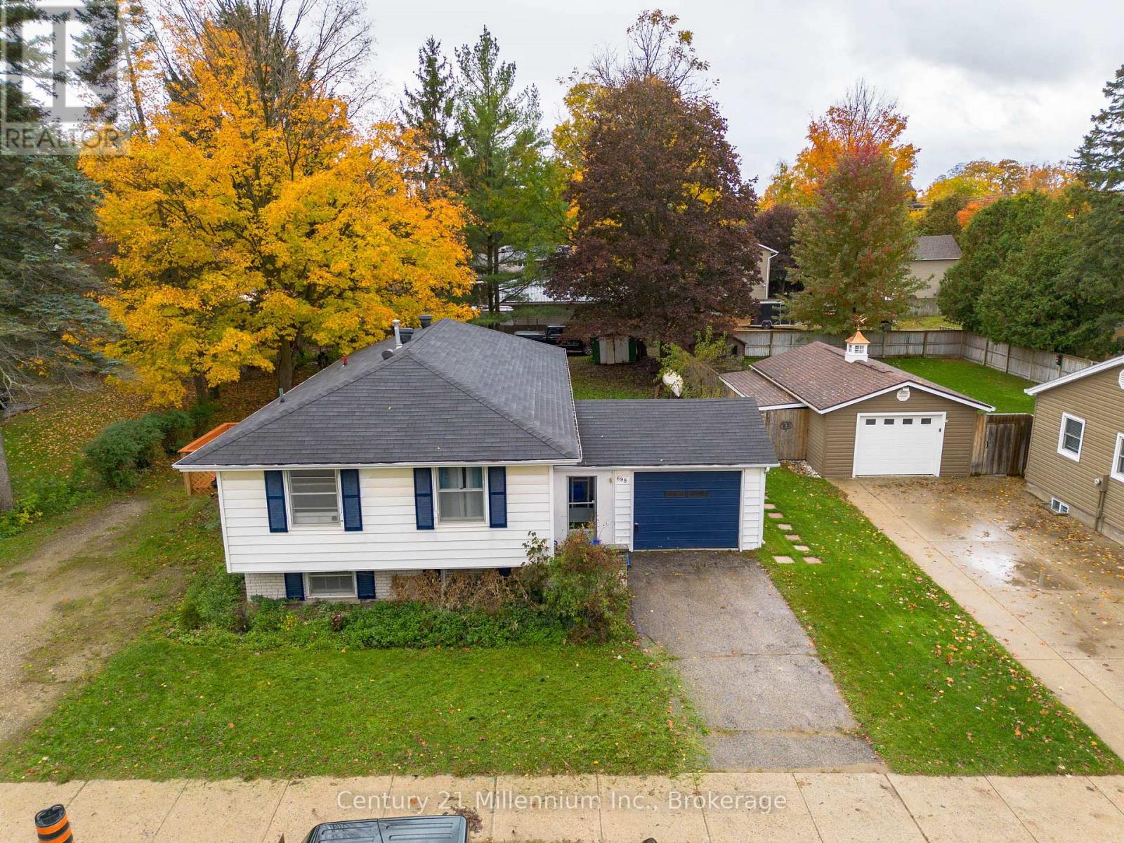 698 Gustavus Street, Saugeen Shores, Ontario N0H 2C0 - Photo 4 - X12952850