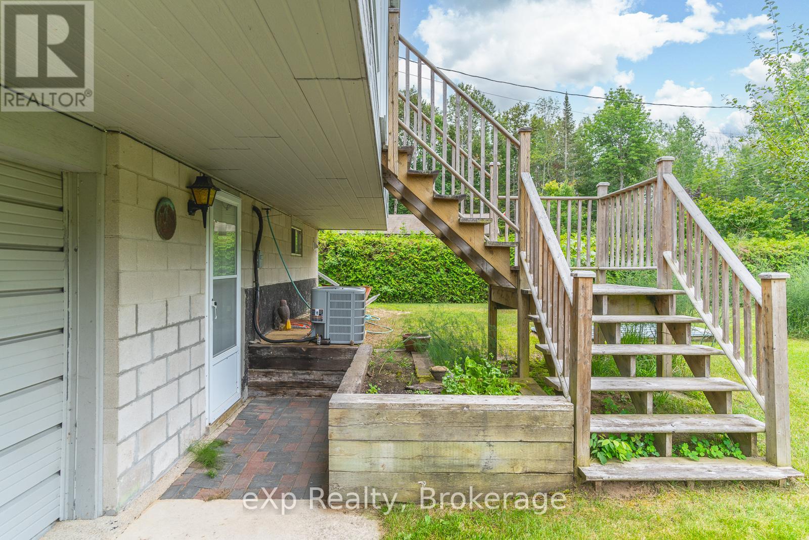 27 Bell Drive, Northern Bruce Peninsula, Ontario N0H 2T0 - Photo 5 - X12962118