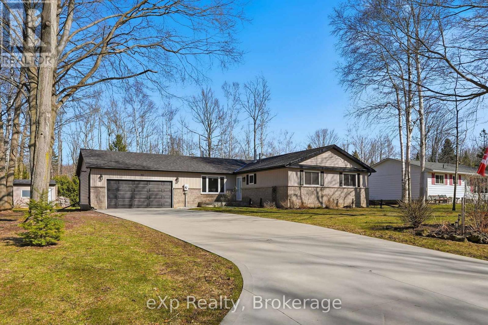 90 Mapleport Crescent, South Bruce Peninsula, Ontario N0H 2G0 - Photo 1 - X12974064