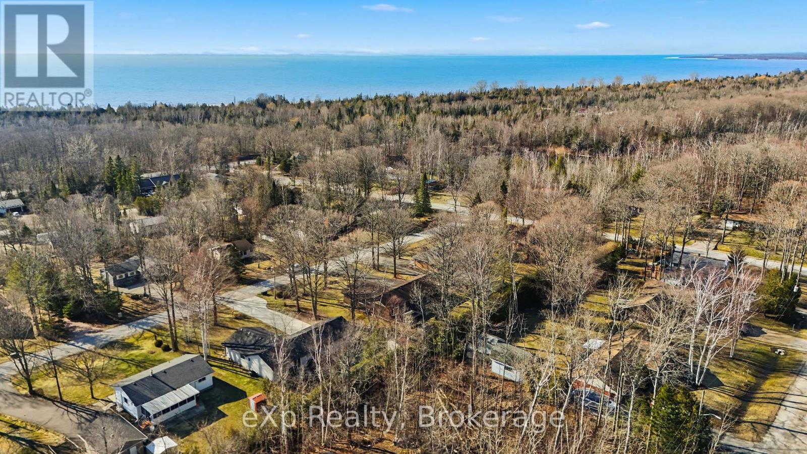 90 Mapleport Crescent, South Bruce Peninsula, Ontario N0H 2G0 - Photo 4 - X12974064