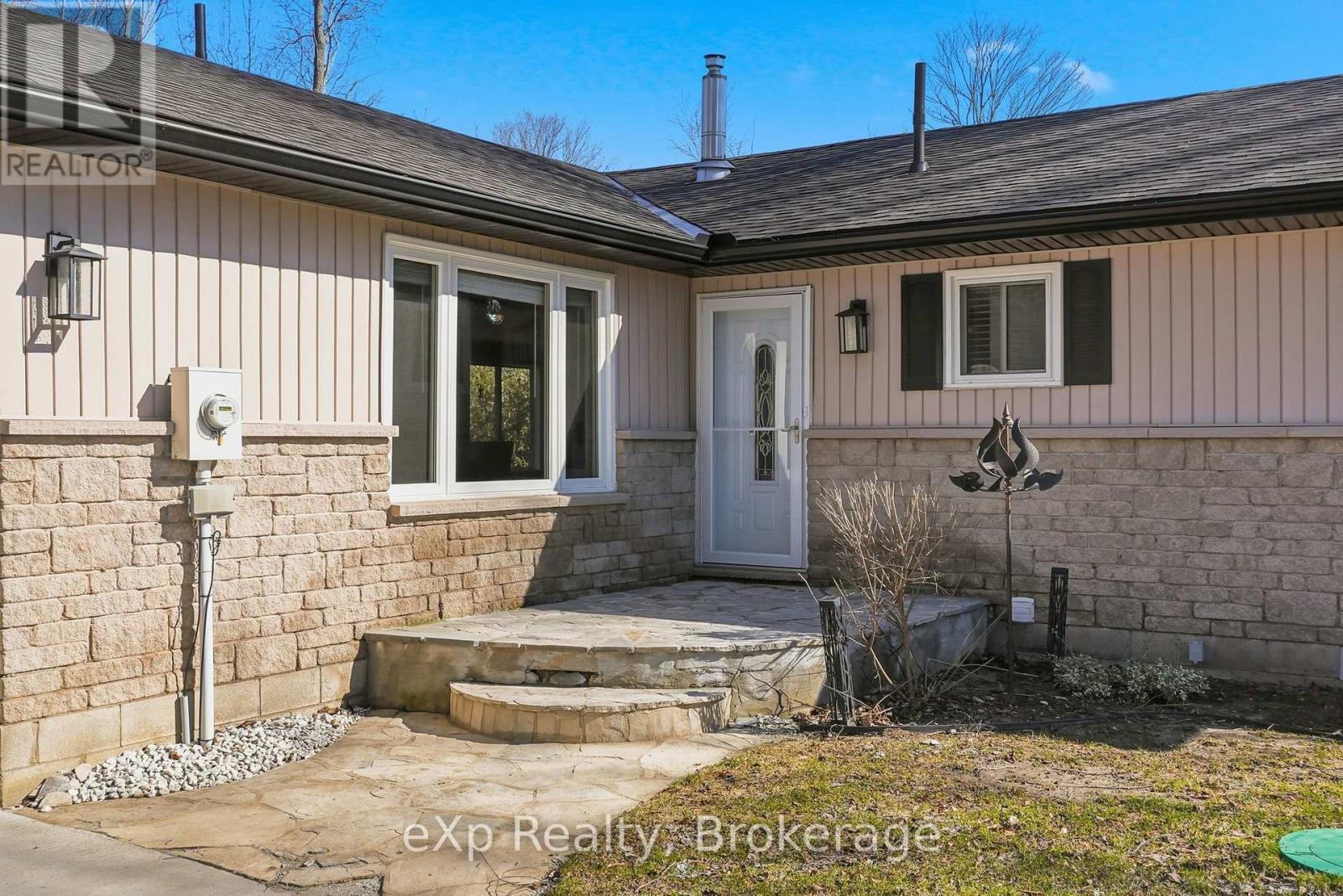 90 Mapleport Crescent, South Bruce Peninsula, Ontario N0H 2G0 - Photo 7 - X12974064