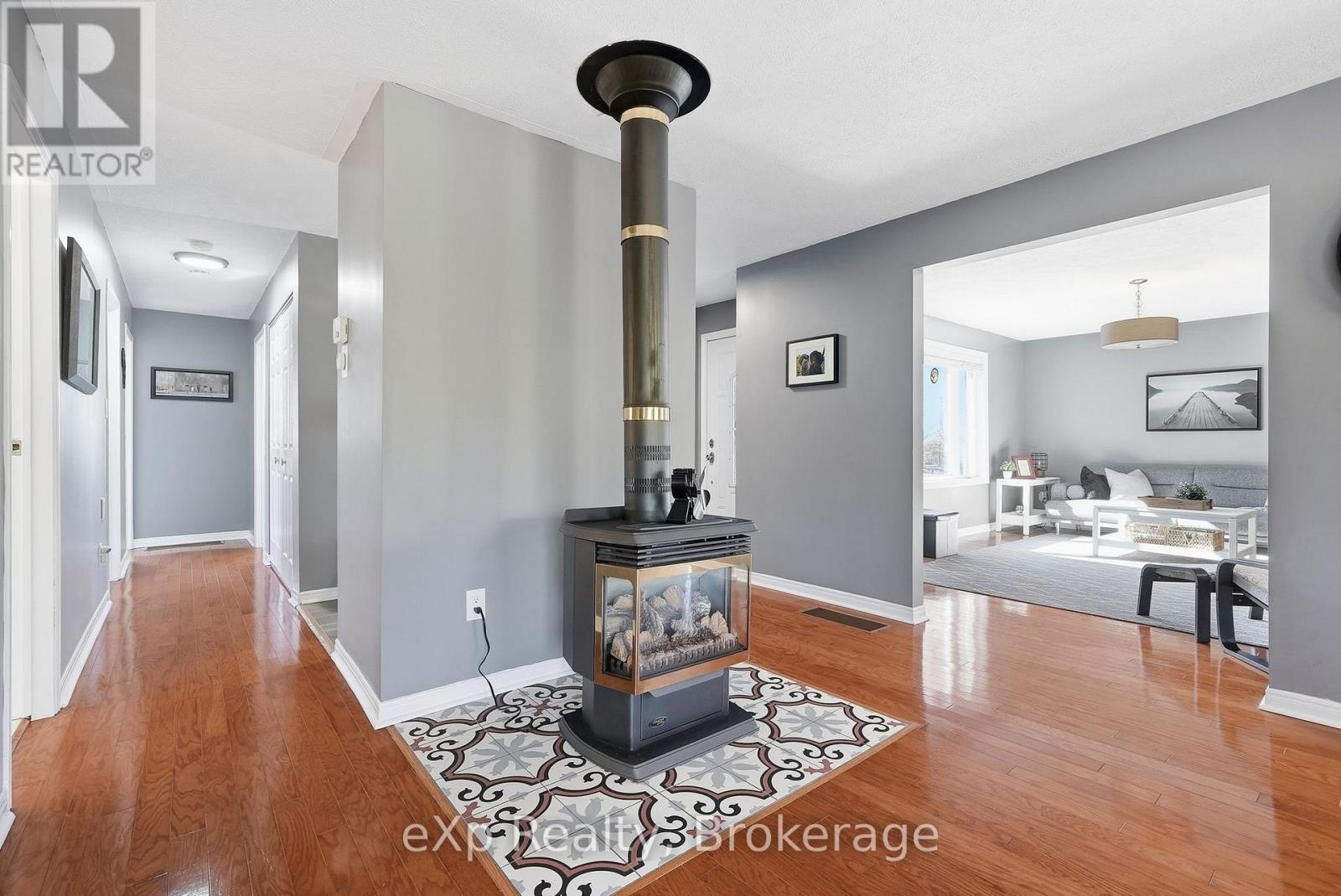 90 Mapleport Crescent, South Bruce Peninsula, Ontario N0H 2G0 - Photo 9 - X12974064