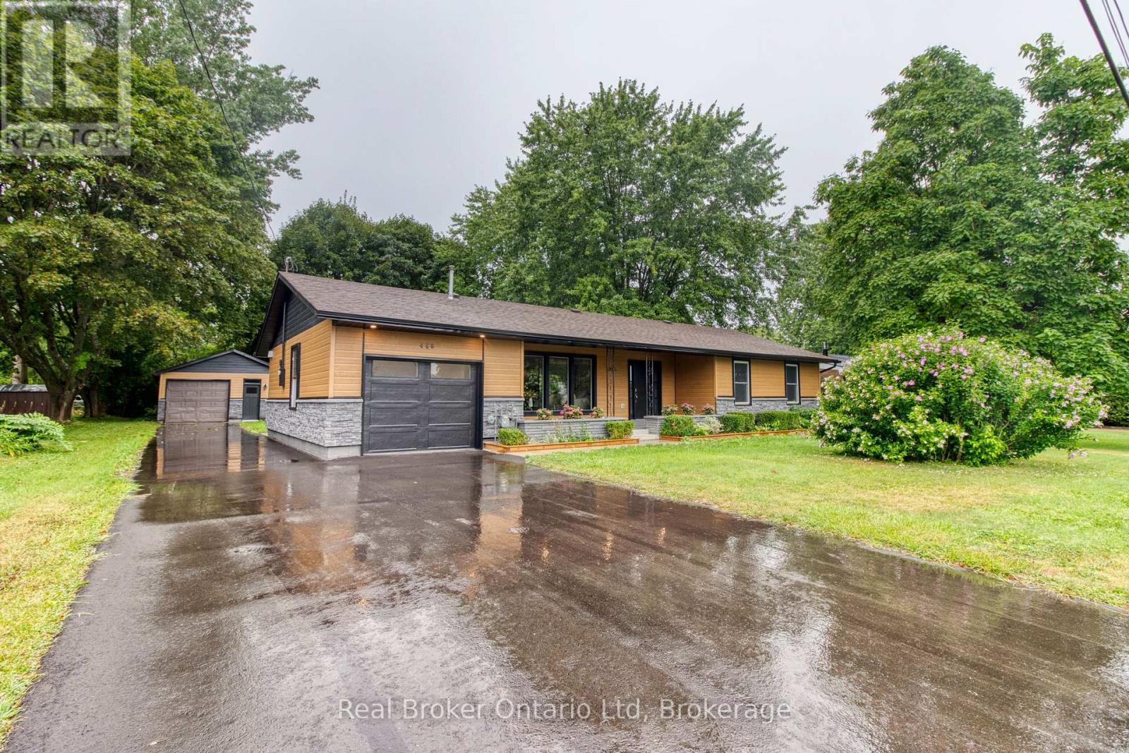 446 Isaac Street, South Bruce Peninsula, Ontario N0H 2T0 - Photo 1 - X12977068
