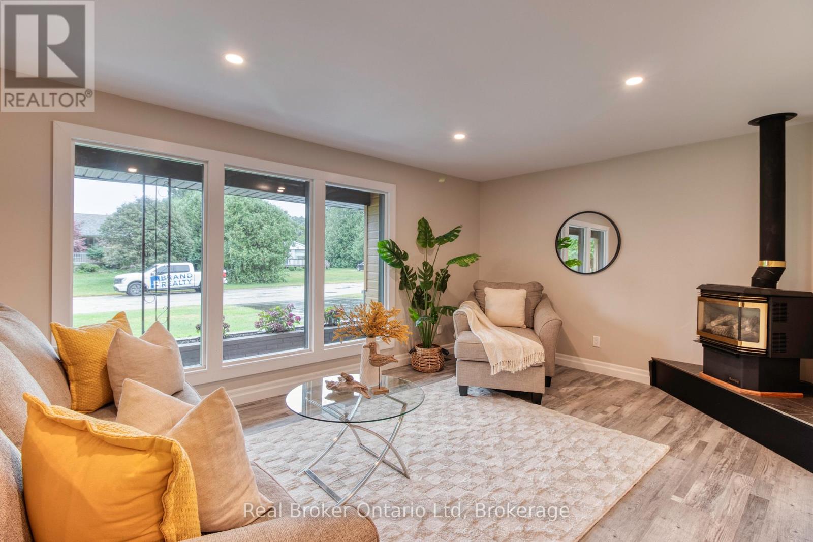 446 Isaac Street, South Bruce Peninsula, Ontario N0H 2T0 - Photo 6 - X12977068