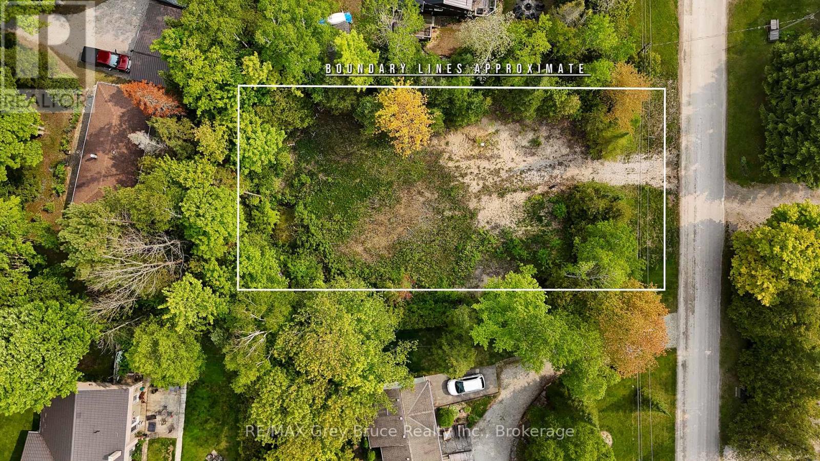 425 Dufferin Avenue, South Bruce Peninsula, Ontario N0H 2G0 - Photo 2 - X12984378