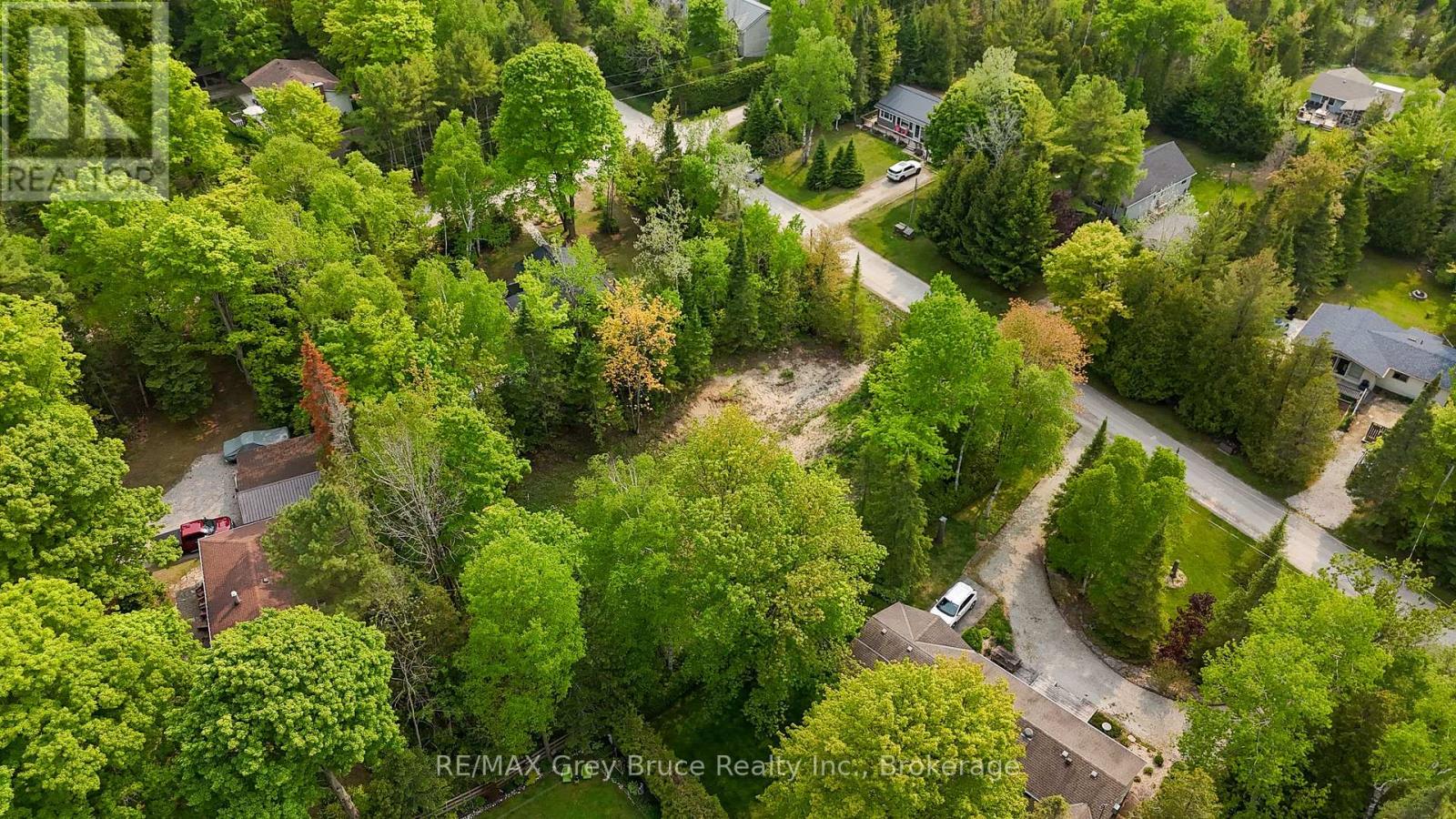 425 Dufferin Avenue, South Bruce Peninsula, Ontario N0H 2G0 - Photo 4 - X12984378