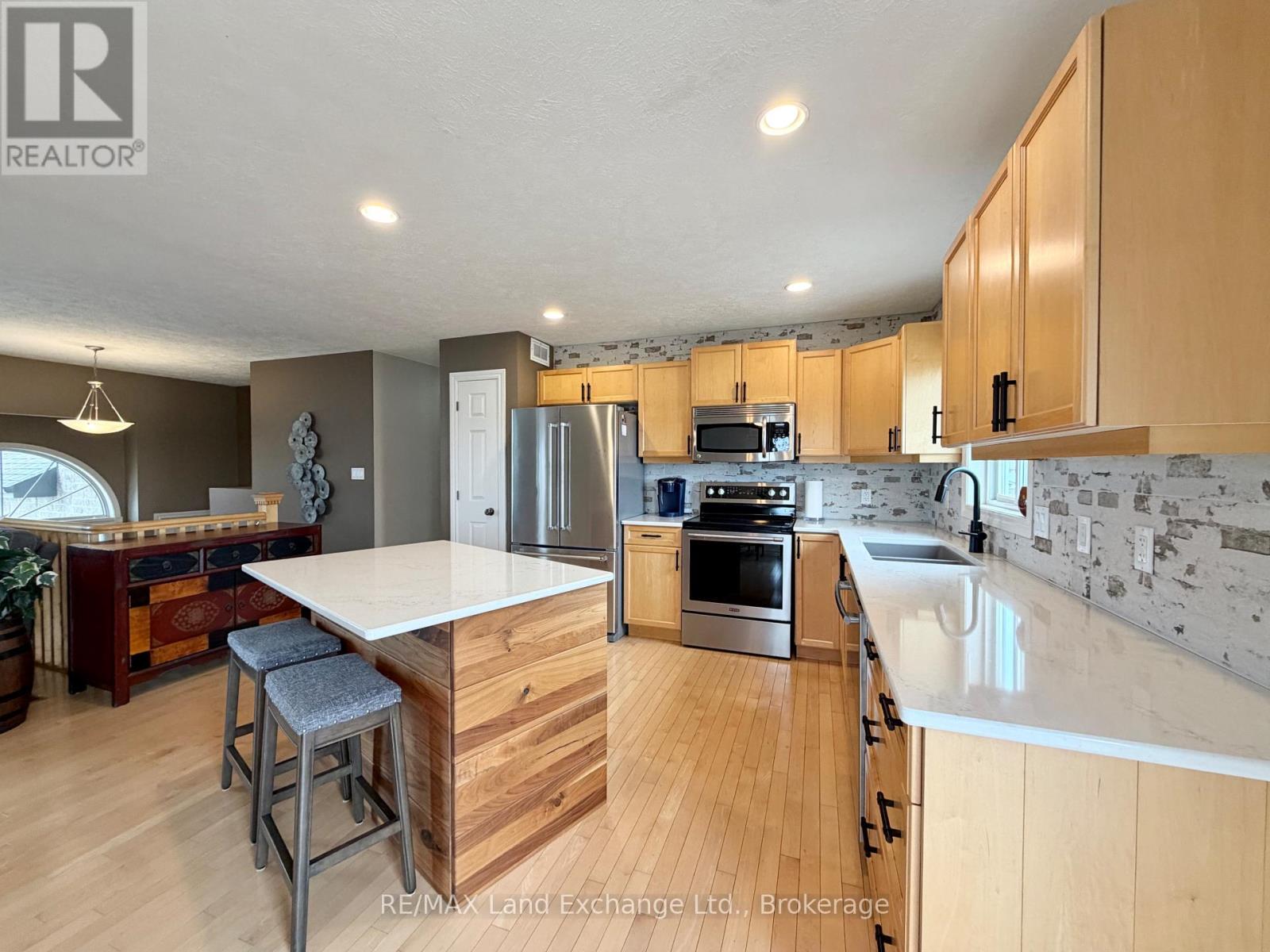 161 Stickel Street, Saugeen Shores, Ontario N0H 2C1 - Photo 6 - X12985334