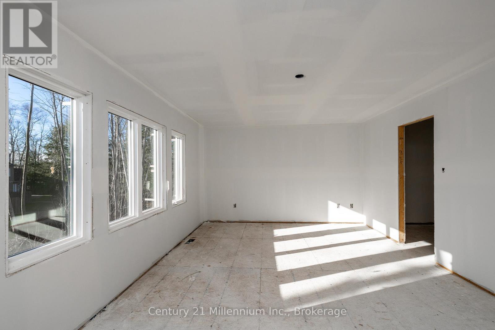 18 Steinway Street, Saugeen Shores, Ontario N0H 2L0 - Photo 3 - X12988466