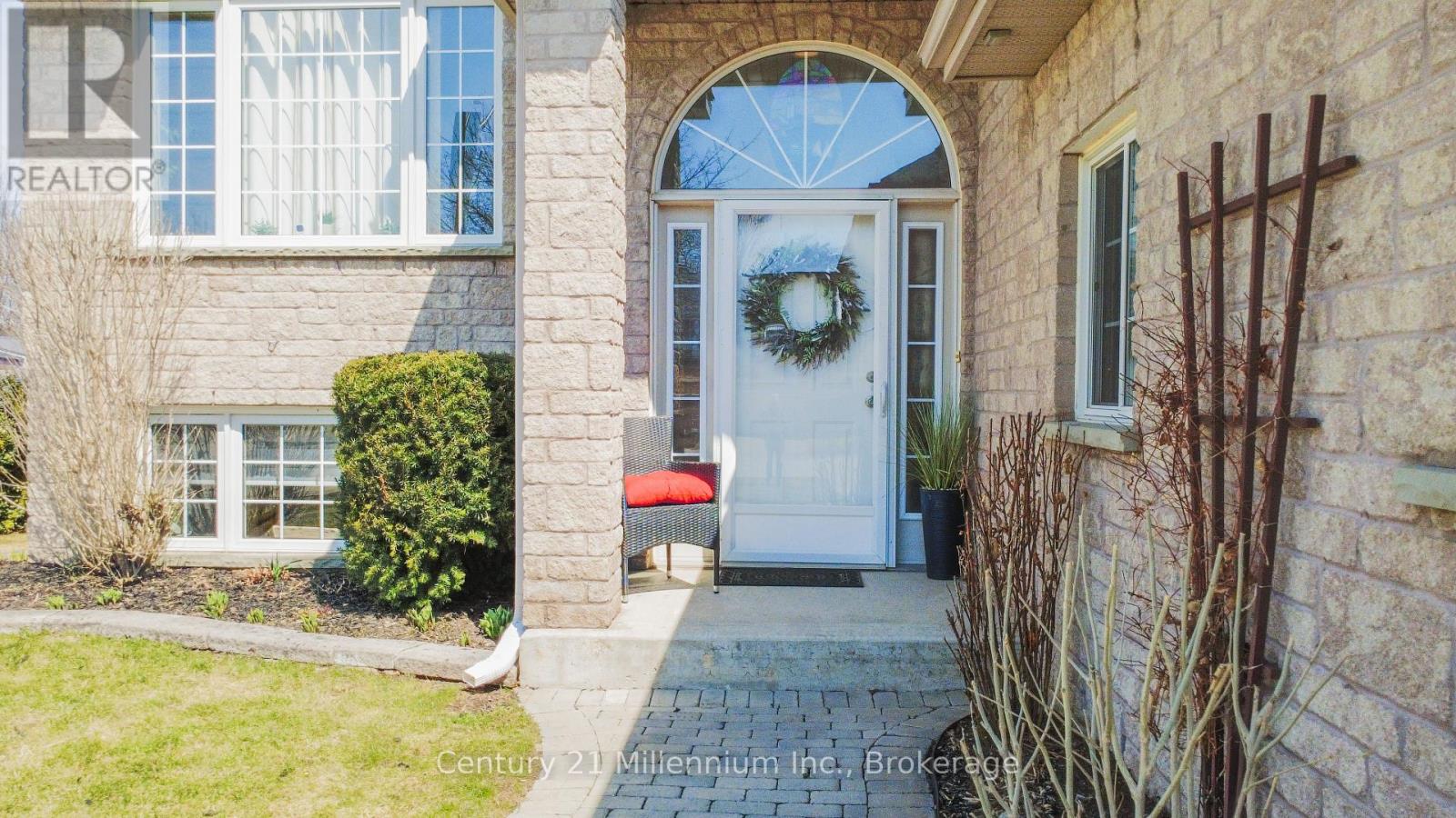 483 Peirson Avenue, Saugeen Shores, Ontario N0H 2C1 - Photo 2 - X12994594