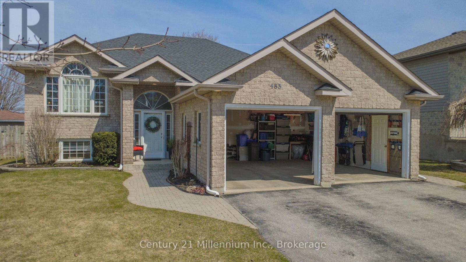 483 Peirson Avenue, Saugeen Shores, Ontario N0H 2C1 - Photo 4 - X12994594