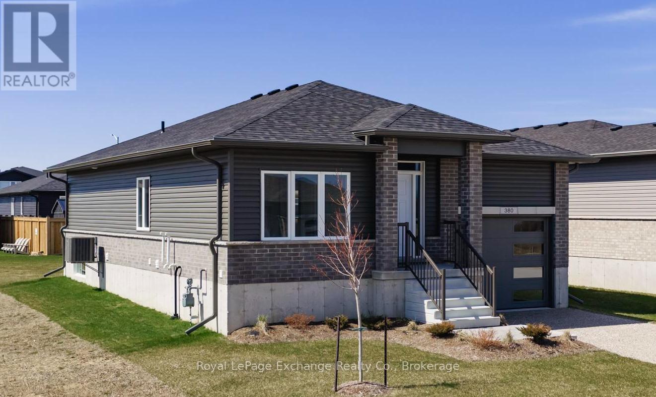 380 Hawthorne Street, Saugeen Shores, Ontario N0H 2C3 - Photo 2 - X13044220
