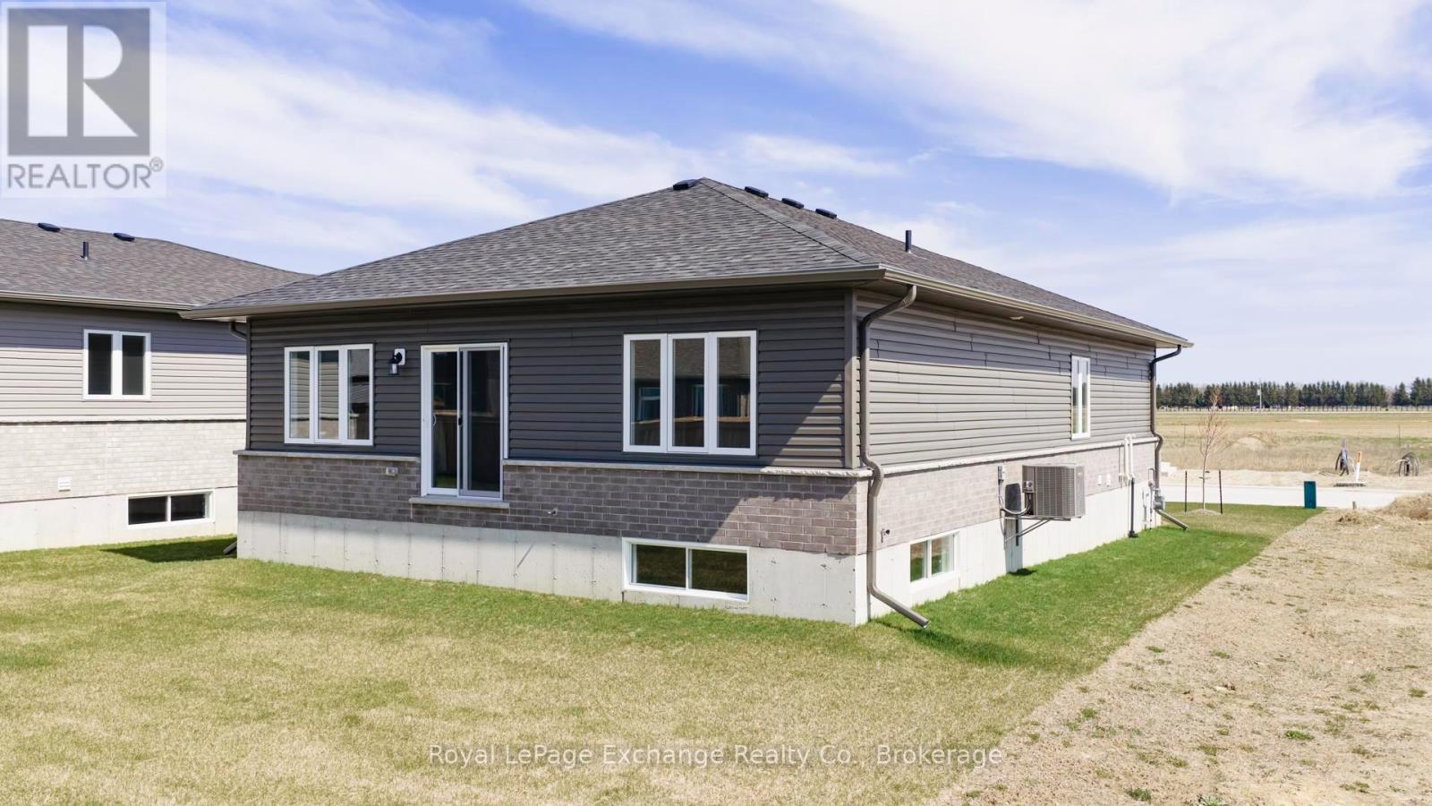 380 Hawthorne Street, Saugeen Shores, Ontario N0H 2C3 - Photo 3 - X13044220