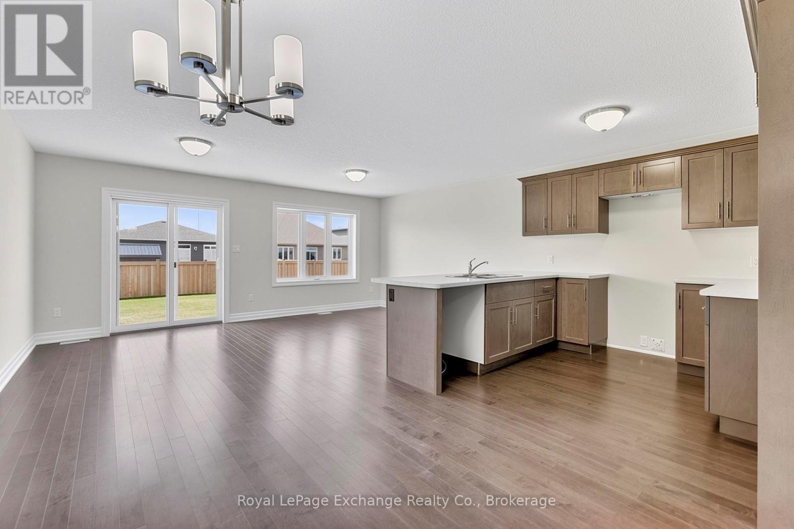 380 Hawthorne Street, Saugeen Shores, Ontario N0H 2C3 - Photo 4 - X13044220
