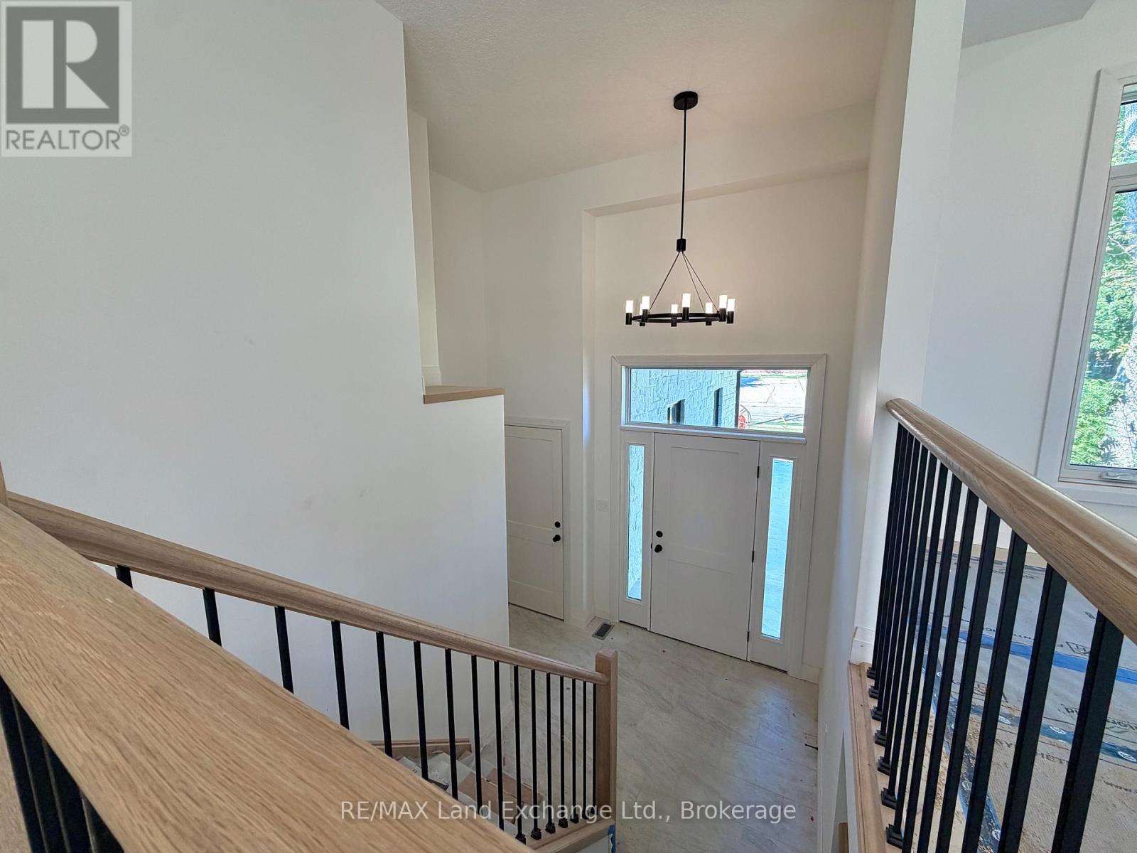 660 Devonshire Road, Saugeen Shores, Ontario N0H 2C3 - Photo 4 - X13060028