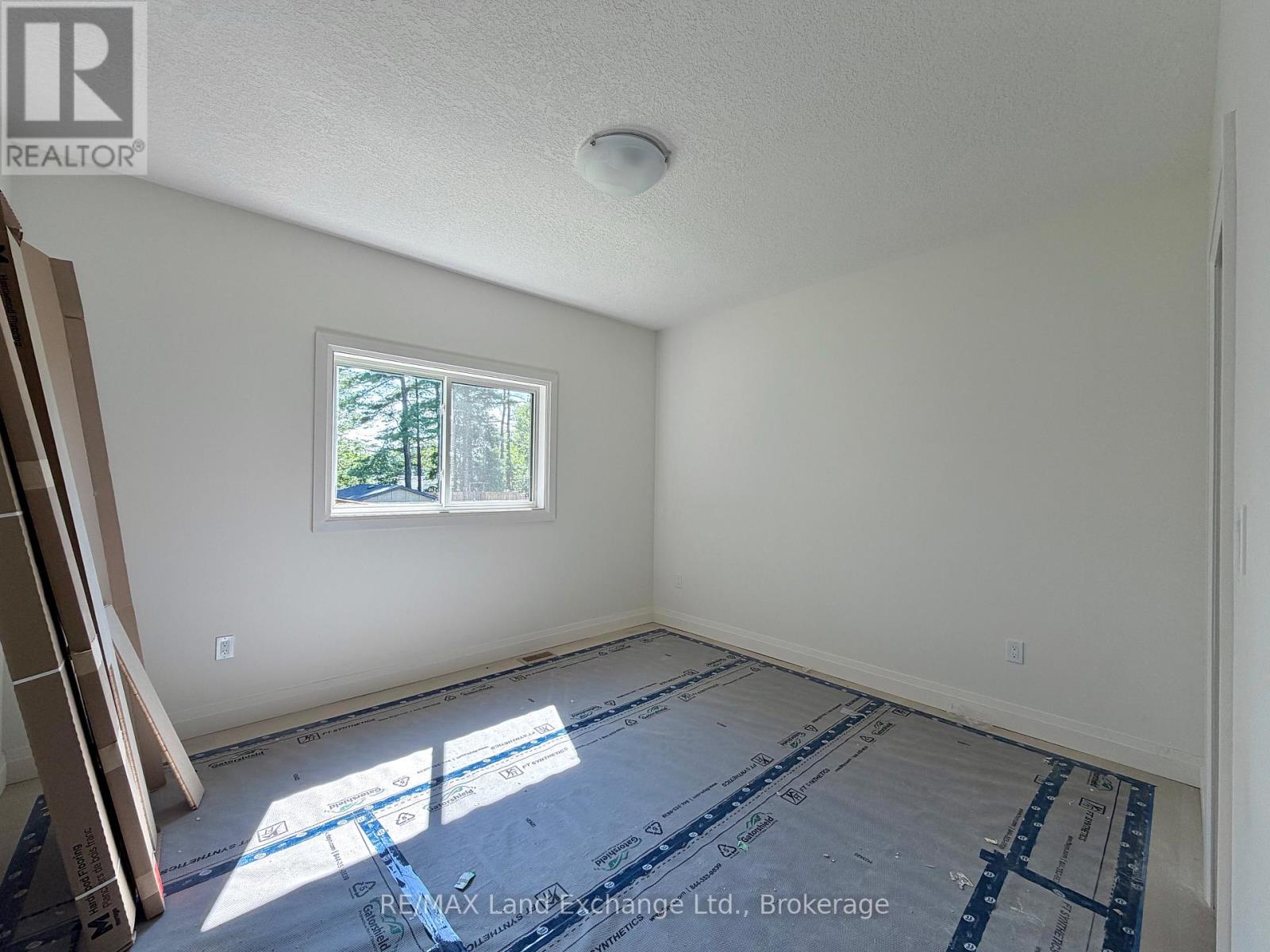 660 Devonshire Road, Saugeen Shores, Ontario N0H 2C3 - Photo 5 - X13060028