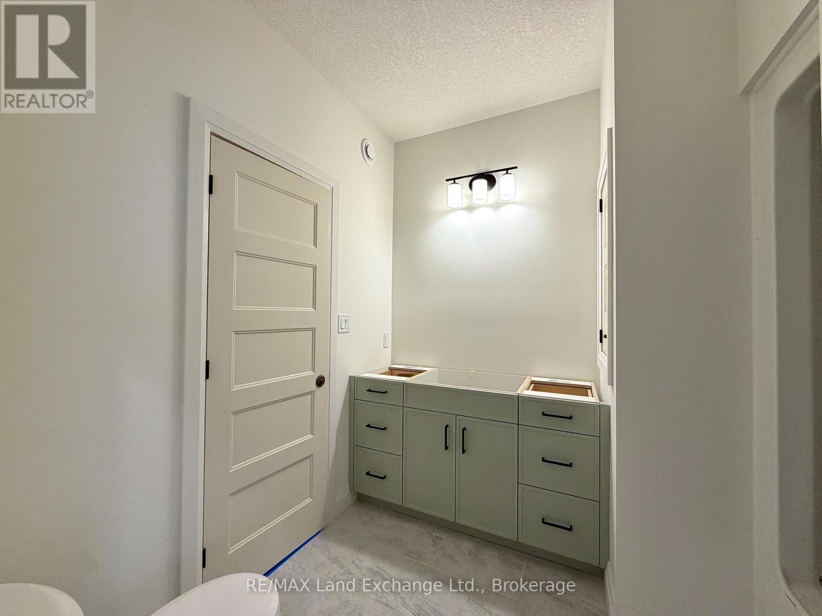 660 Devonshire Road, Saugeen Shores, Ontario N0H 2C3 - Photo 6 - X13060028