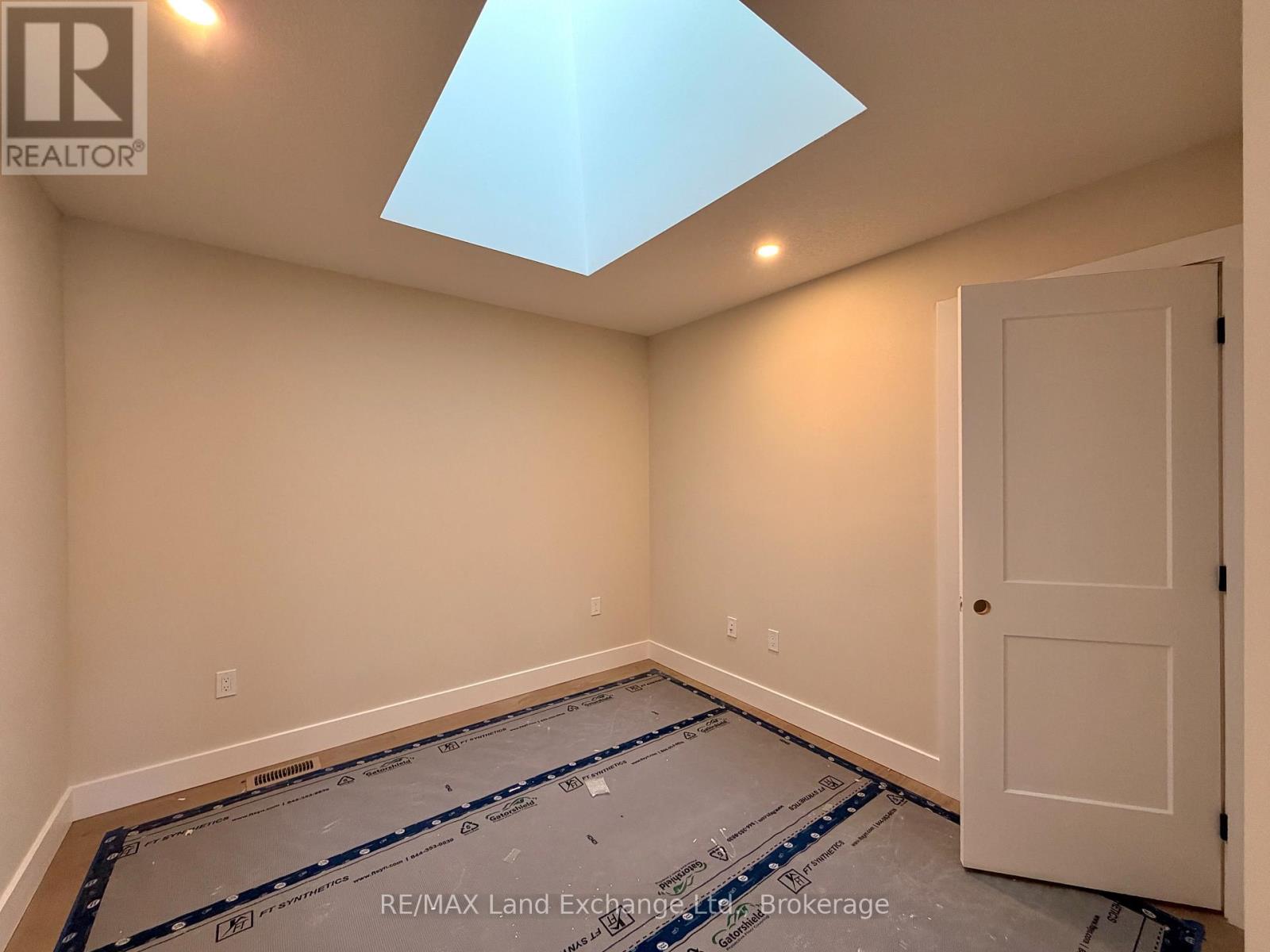 617 Hilker Street, Saugeen Shores, Ontario N0H 2C4 - Photo 5 - X13112932