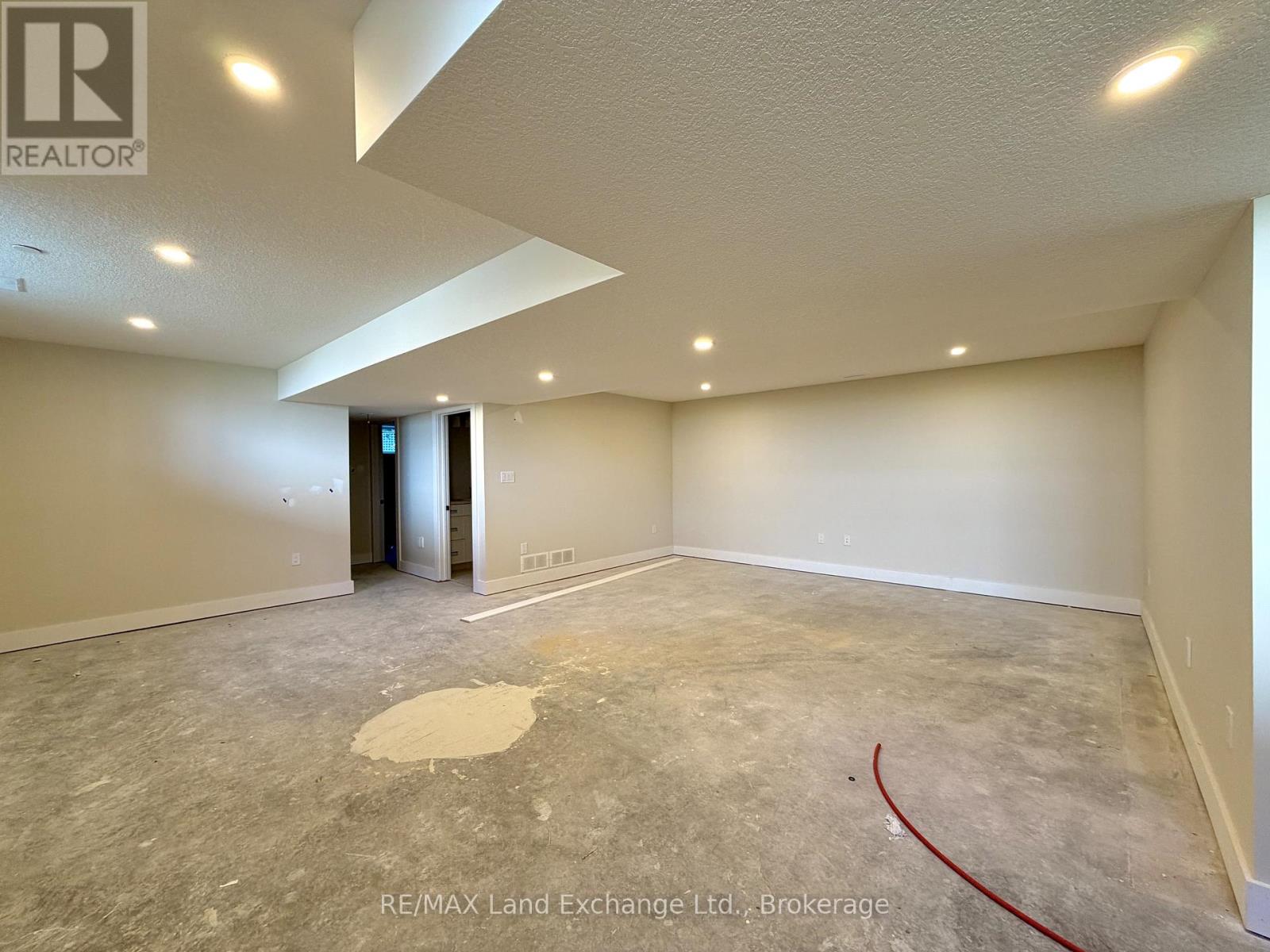 617 Hilker Street, Saugeen Shores, Ontario N0H 2C4 - Photo 9 - X13112932