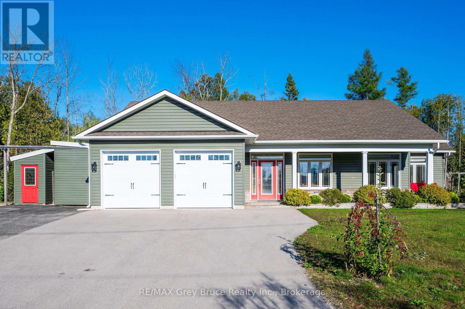 10 Williamson Place, South Bruce Peninsula, Ontario N0H 2T0 - Photo 1 - X13114102