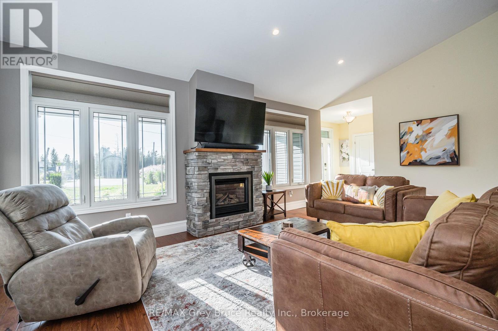 10 Williamson Place, South Bruce Peninsula, Ontario N0H 2T0 - Photo 3 - X13114102