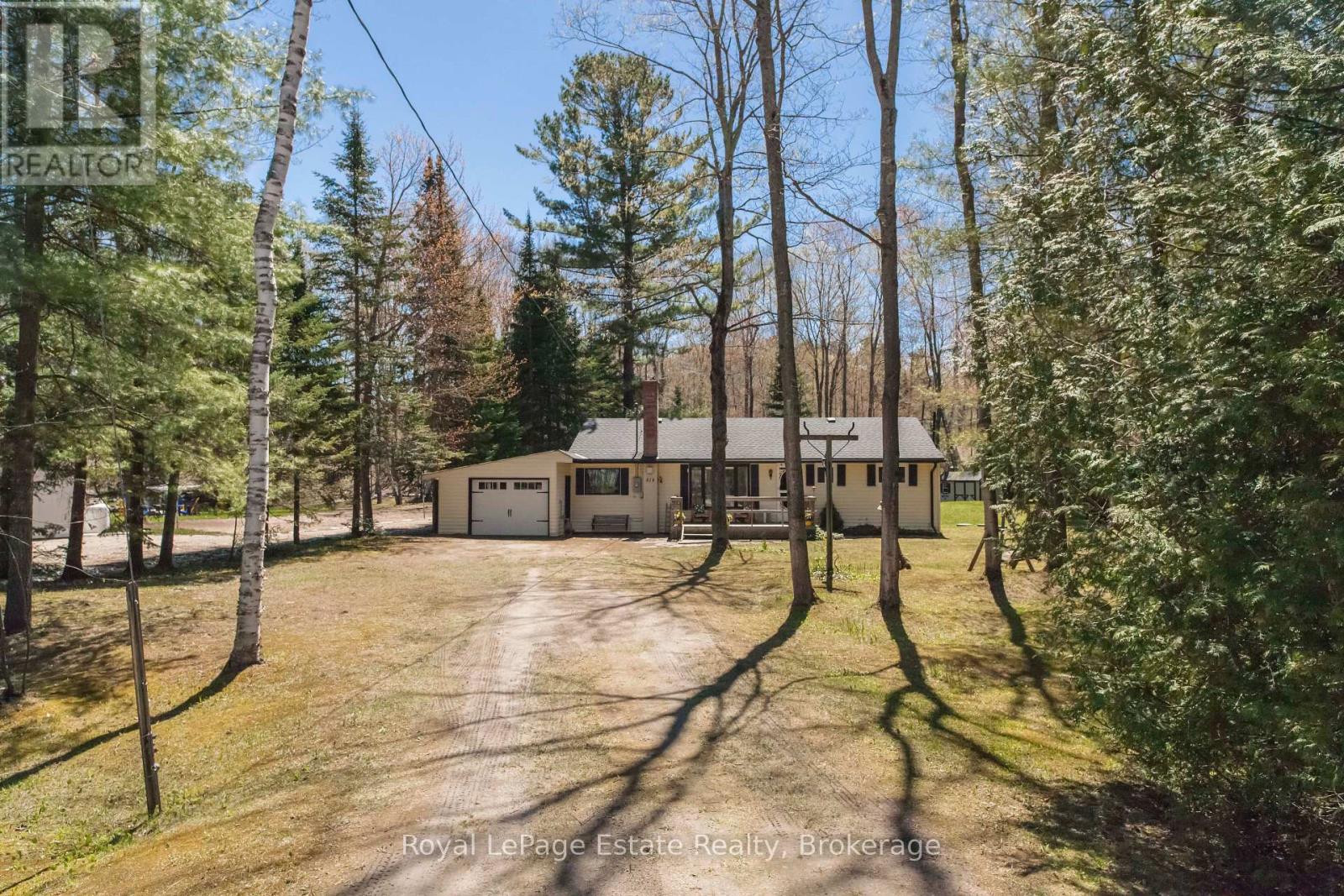 818 Sixth Street N, South Bruce Peninsula, Ontario N0H 2G0 - Photo 2 - X13137032