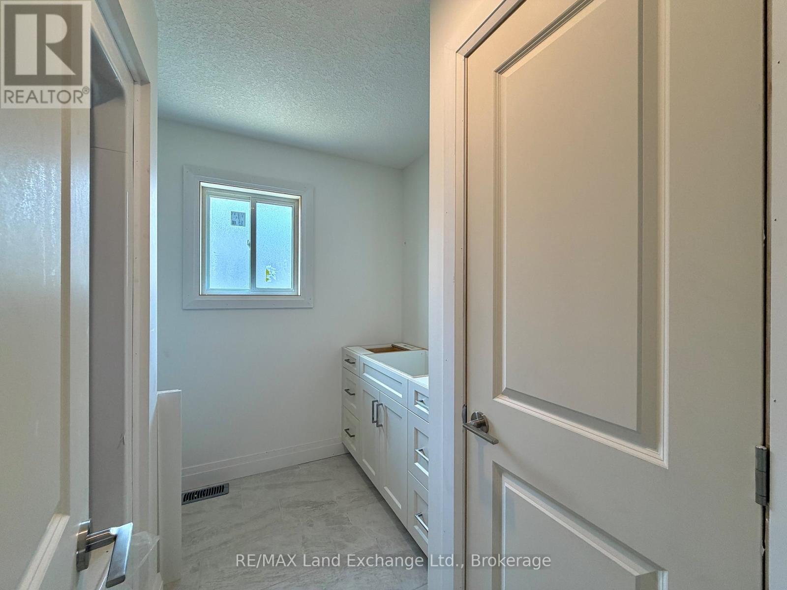 382 Frances Street, Saugeen Shores, Ontario N0H 2C3 - Photo 9 - X13150696