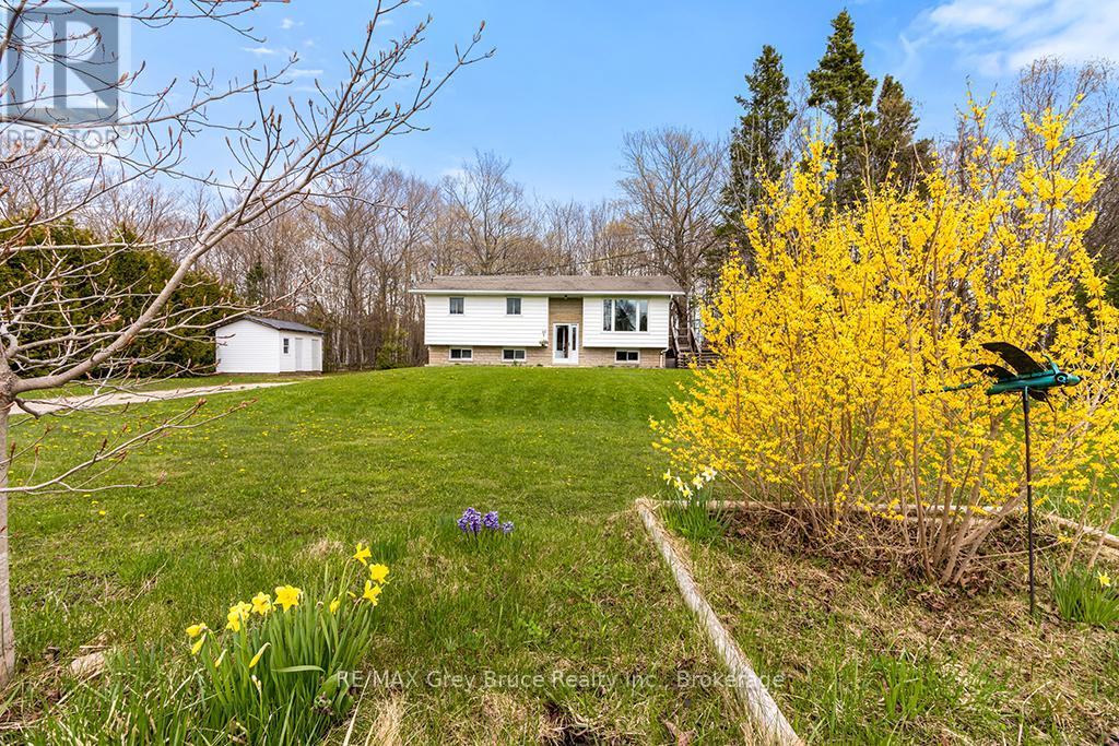 46 Maple Golf Crescent, Northern Bruce Peninsula, Ontario N0H 2R0 - Photo 2 - X13154046
