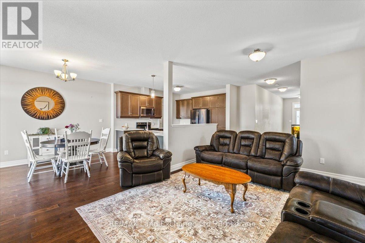 395 Mary Rose Avenue, Saugeen Shores, Ontario N0H 2C3 - Photo 3 - X13169272