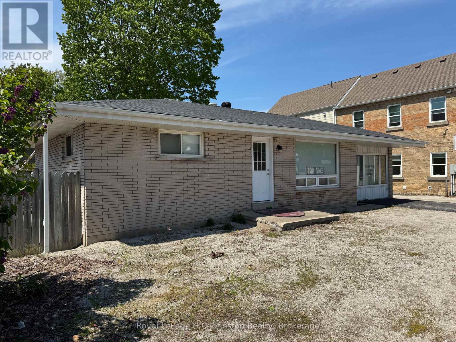 722 Goderich Street, Saugeen Shores, Ontario N0H 2C0 - Photo 2 - X13173268