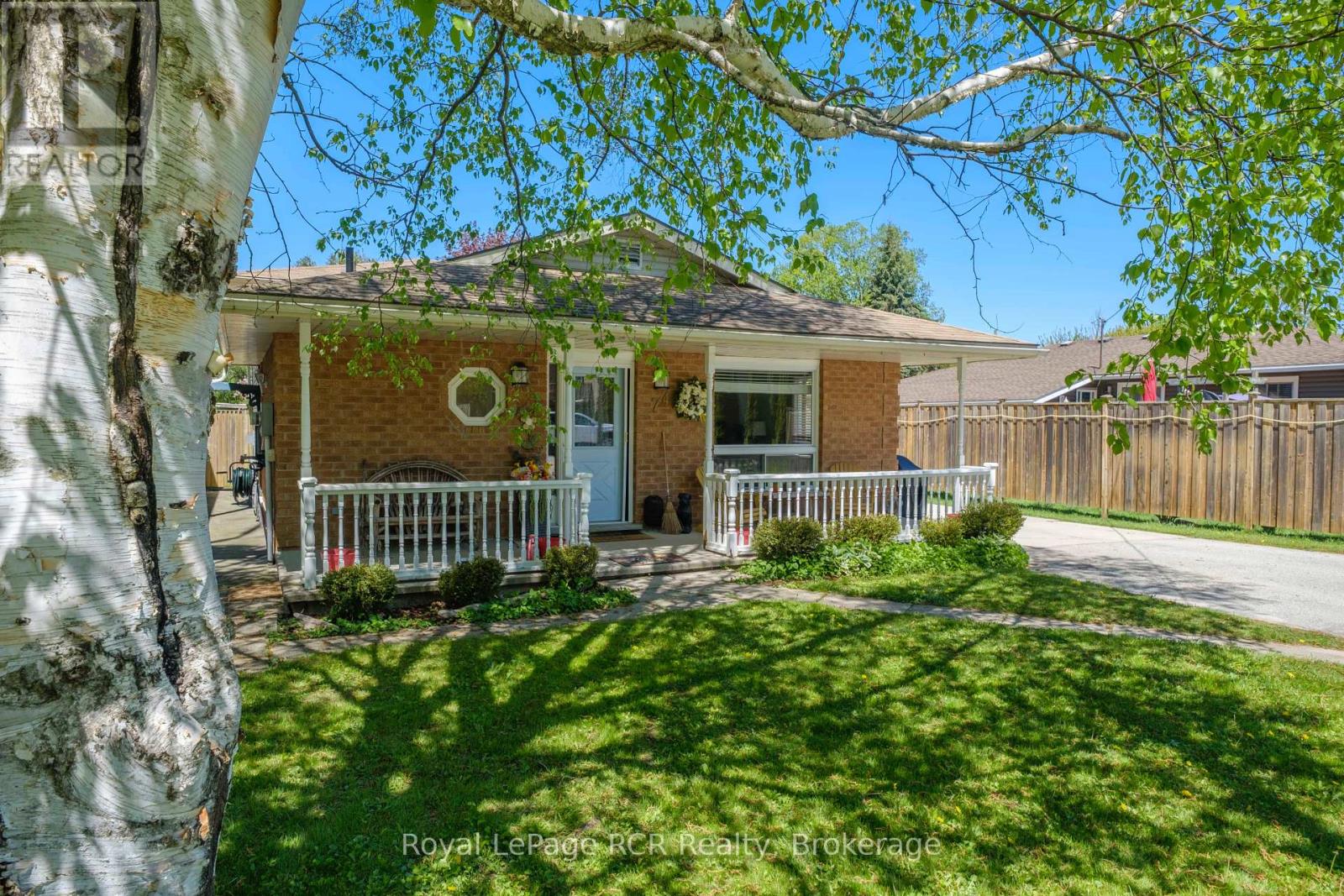 74 Grenville Street N, Saugeen Shores, Ontario N0H 2L0 - Photo 2 - X13174854