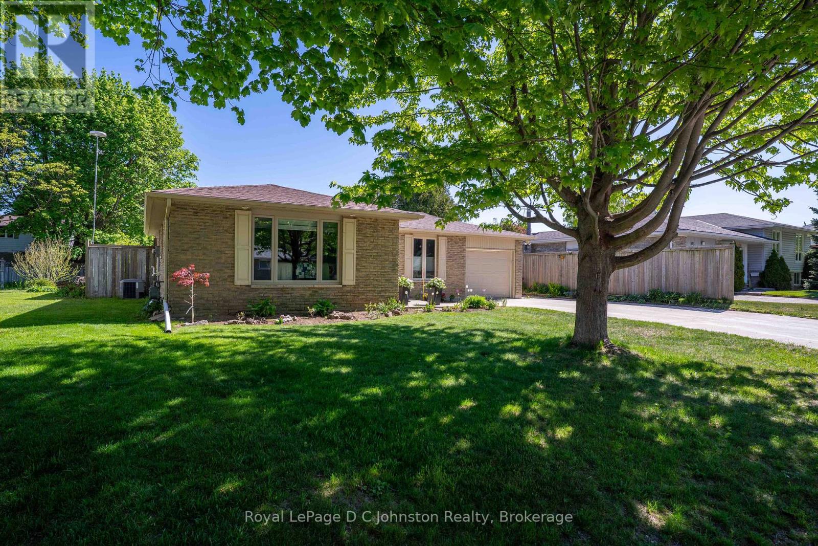 367 Crawford Street, Saugeen Shores, Ontario N0H 2C2 - Photo 2 - X13228134