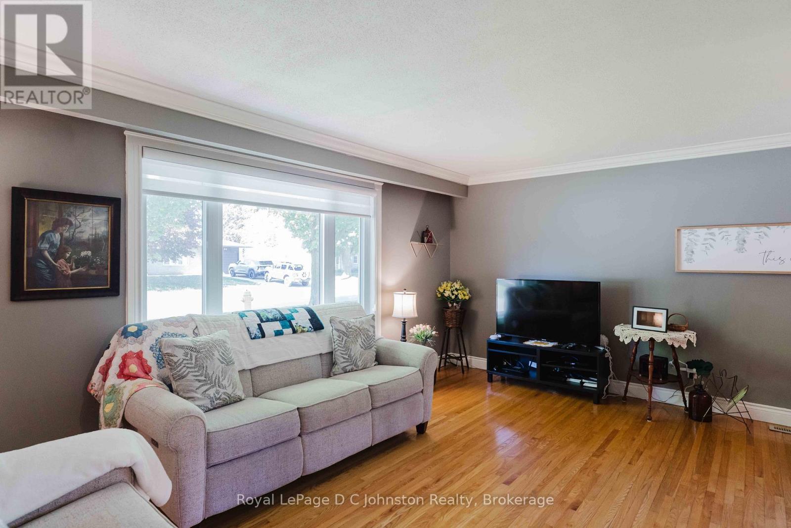 367 Crawford Street, Saugeen Shores, Ontario N0H 2C2 - Photo 6 - X13228134
